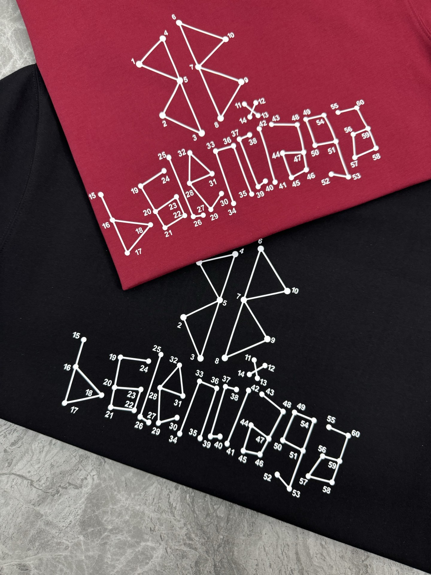 
        Balenciag*巴黎*新款T恤.25s男女同款！双面品牌字母哥特风字母印花设计.每