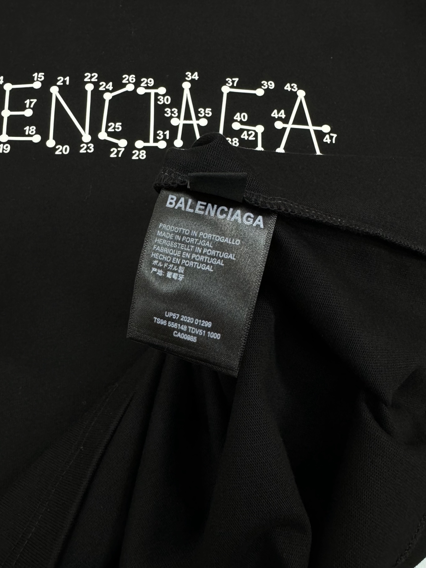 
        Balenciag*巴黎*新款T恤.25s男女同款！双面品牌字母哥特风字母印花设计.每