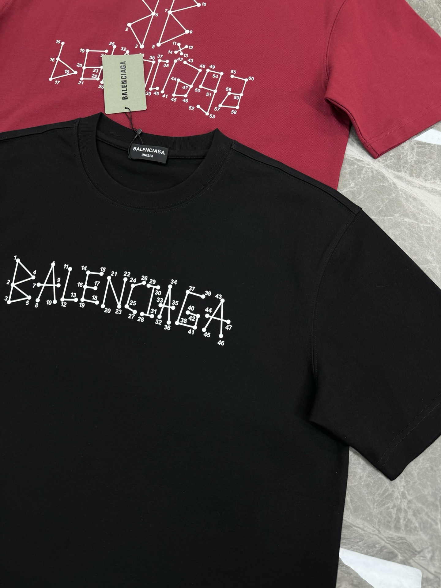 
        Balenciag*巴黎*新款T恤.25s男女同款！双面品牌字母哥特风字母印花设计.每