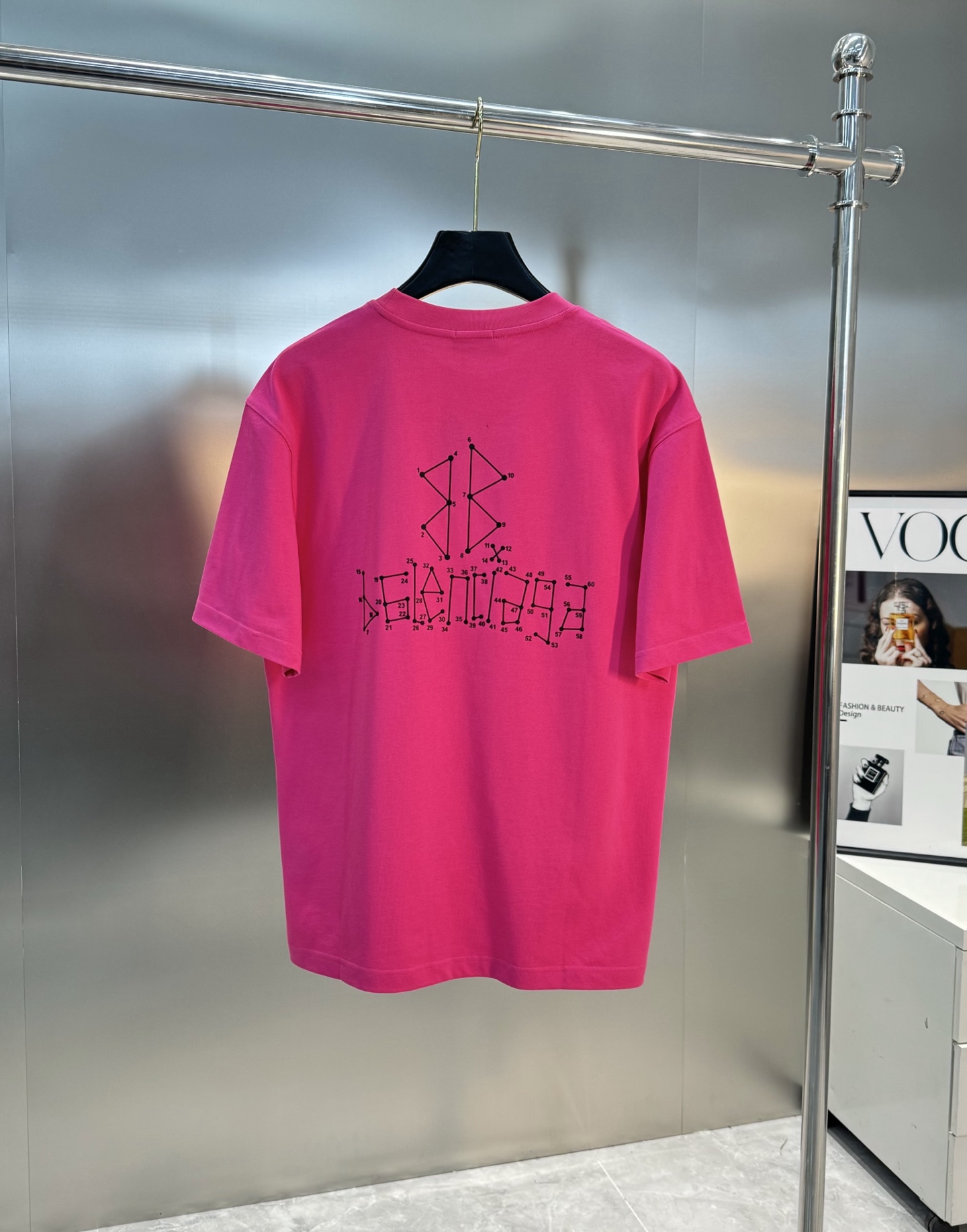 
        Balenciag*巴黎*新款T恤.25s男女同款！双面品牌字母哥特风字母印花设计.每