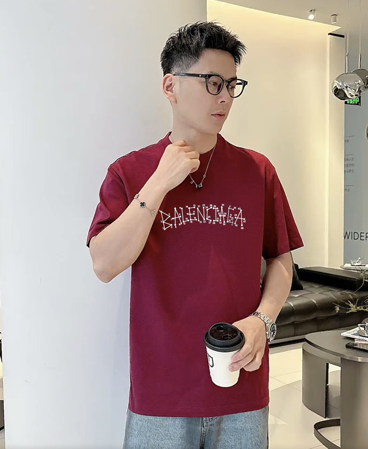 
        Balenciag*巴黎*新款T恤.25s男女同款！双面品牌字母哥特风字母印花设计.每