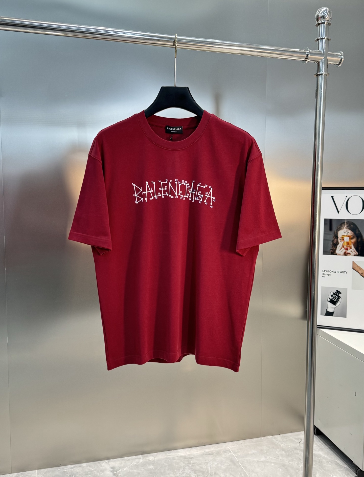 
        Balenciag*巴黎*新款T恤.25s男女同款！双面品牌字母哥特风字母印花设计.每