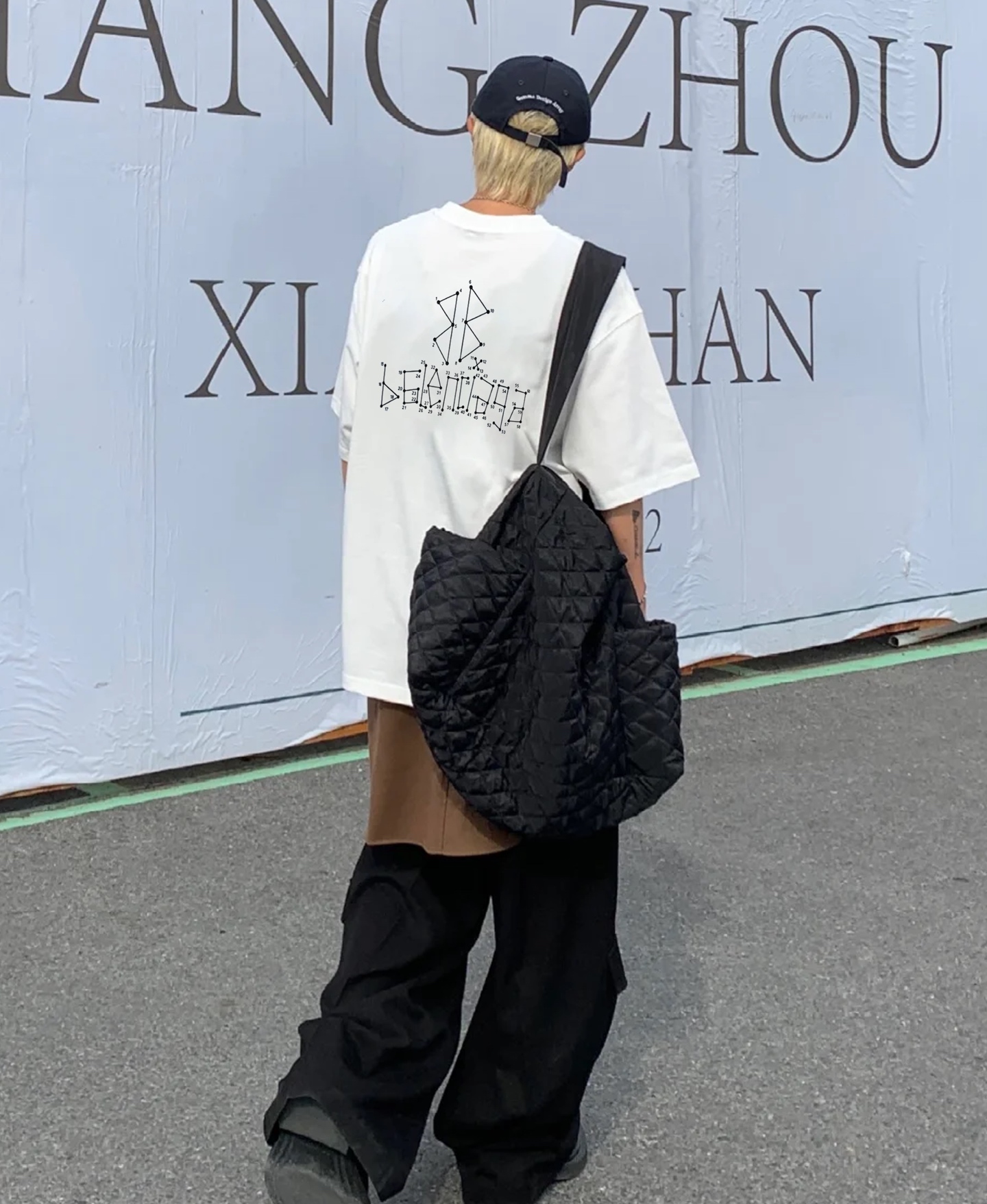 
        Balenciag*巴黎*新款T恤.25s男女同款！双面品牌字母哥特风字母印花设计.每