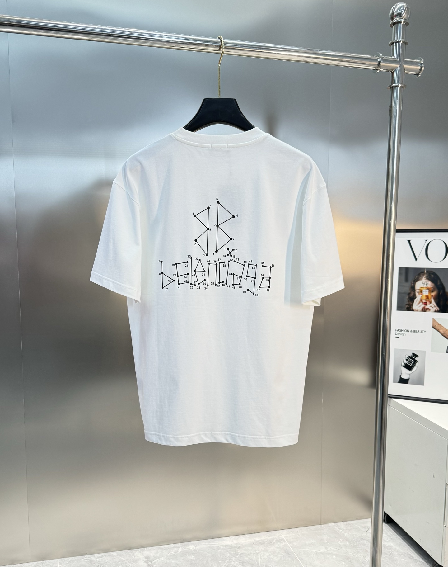 
        Balenciag*巴黎*新款T恤.25s男女同款！双面品牌字母哥特风字母印花设计.每