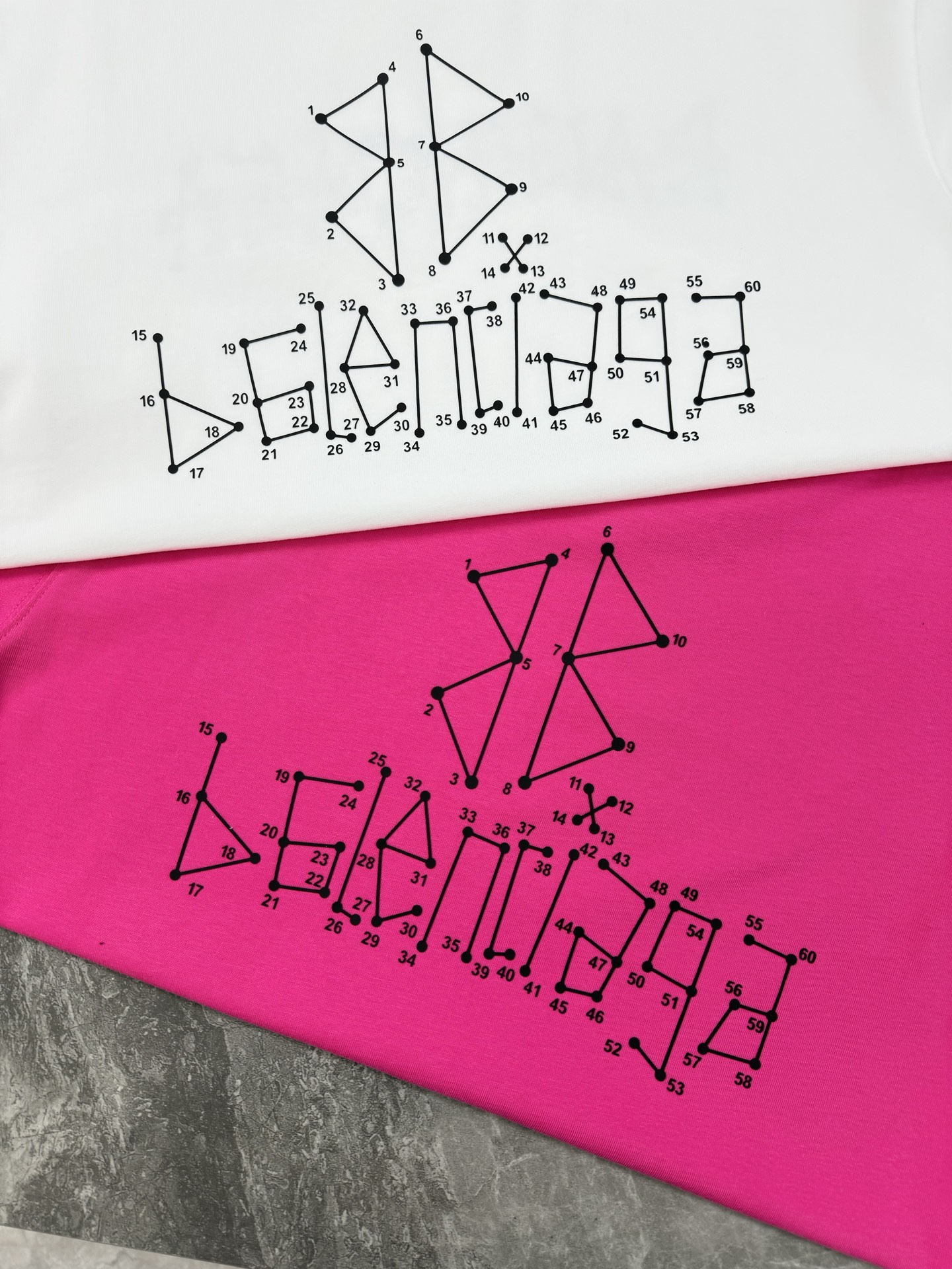 
        Balenciag*巴黎*新款T恤.25s男女同款！双面品牌字母哥特风字母印花设计.每