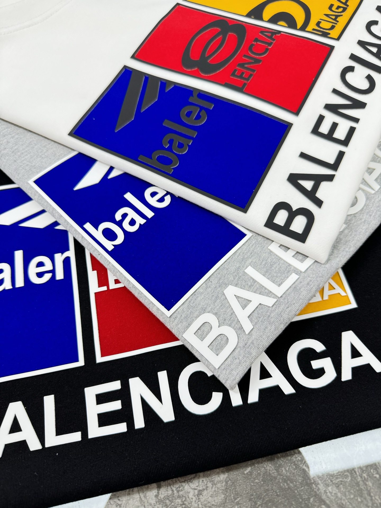 
        BALENCIAG*巴黎25s新款T恤.字母印花经典百搭纯棉短袖.男女同款.品牌字母色