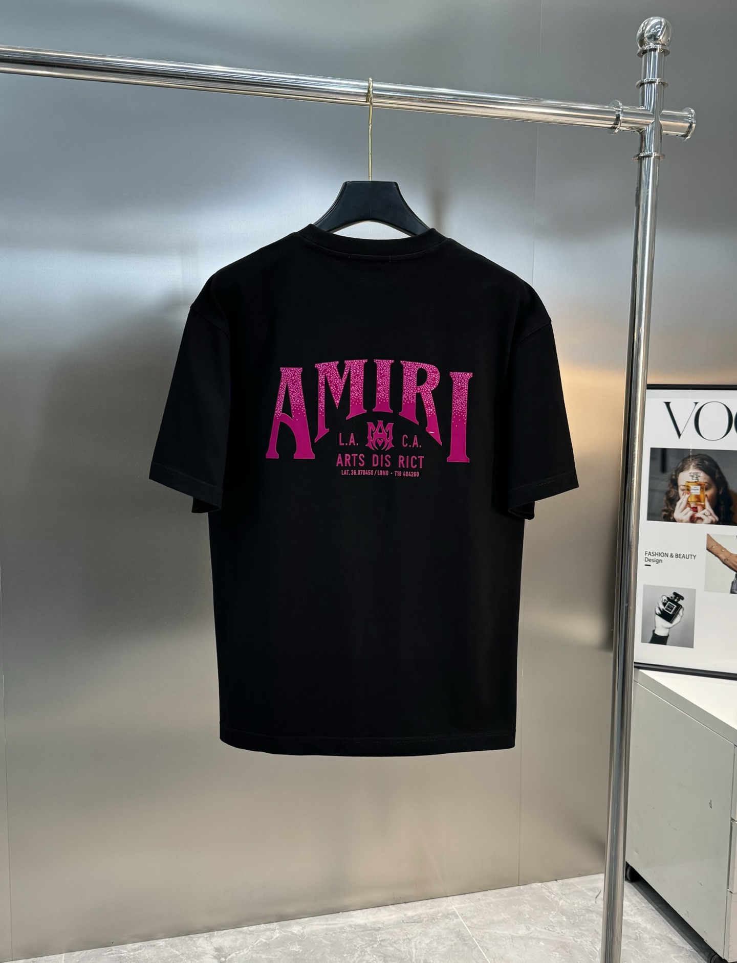 
        AMIRI*25s新款圆领T恤.男女同款！基础款字母印花.色彩层析分明.简单明了的理念