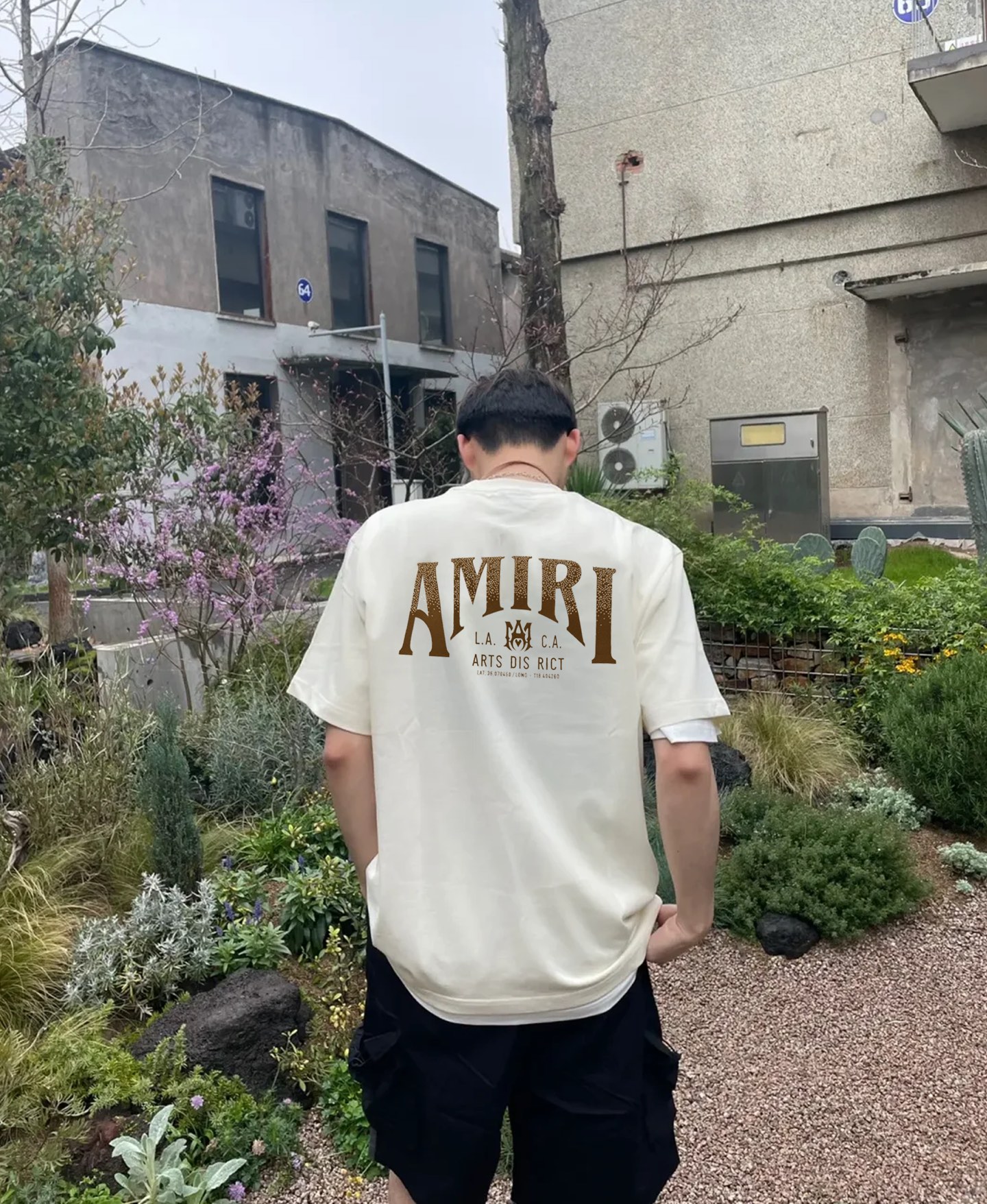 
        AMIRI*25s新款圆领T恤.男女同款！基础款字母印花.色彩层析分明.简单明了的理念