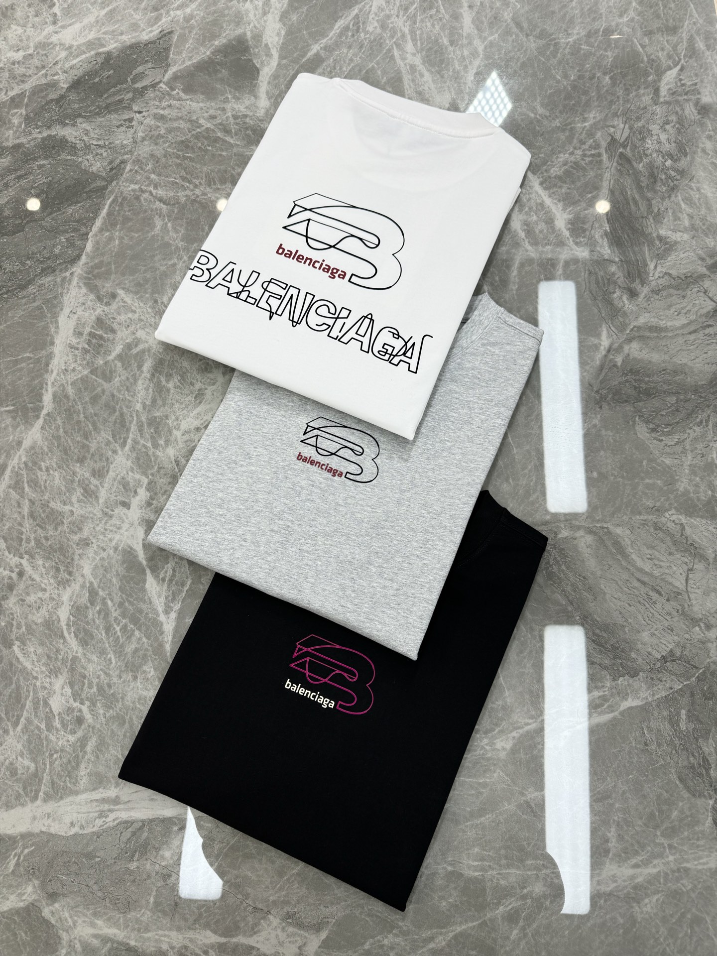 
        Balenciag*巴黎25s新款圆领T恤.潮牌T恤！男女同款～不同工艺呈现不一样的视