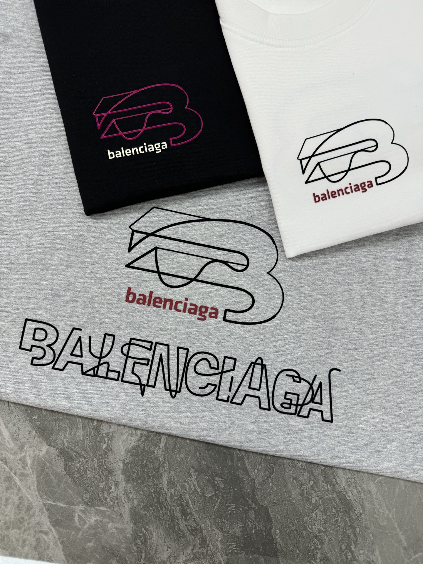 
        Balenciag*巴黎25s新款圆领T恤.潮牌T恤！男女同款～不同工艺呈现不一样的视