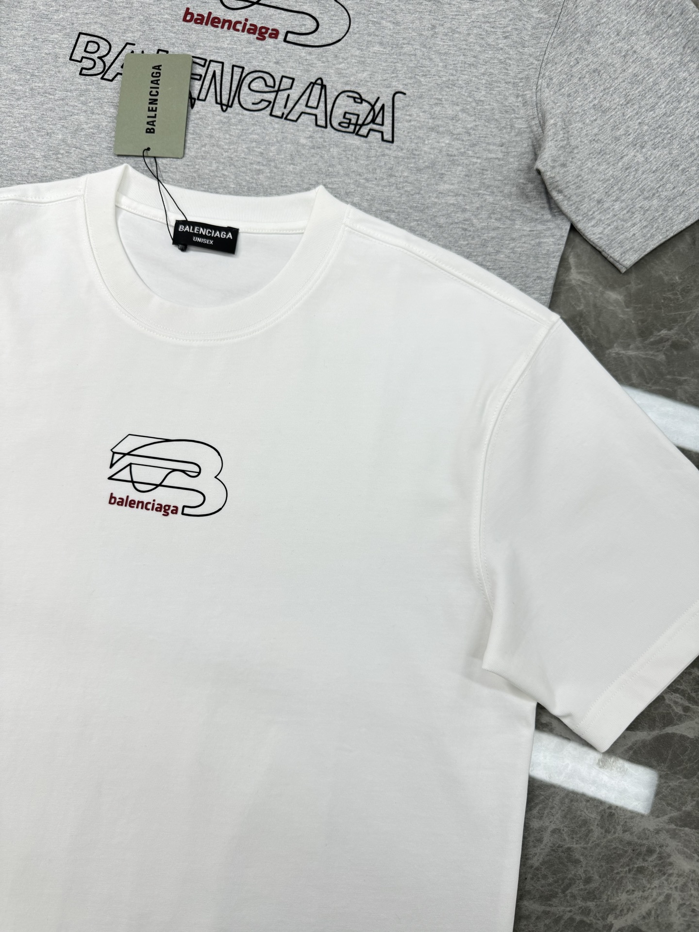
        Balenciag*巴黎25s新款圆领T恤.潮牌T恤！男女同款～不同工艺呈现不一样的视