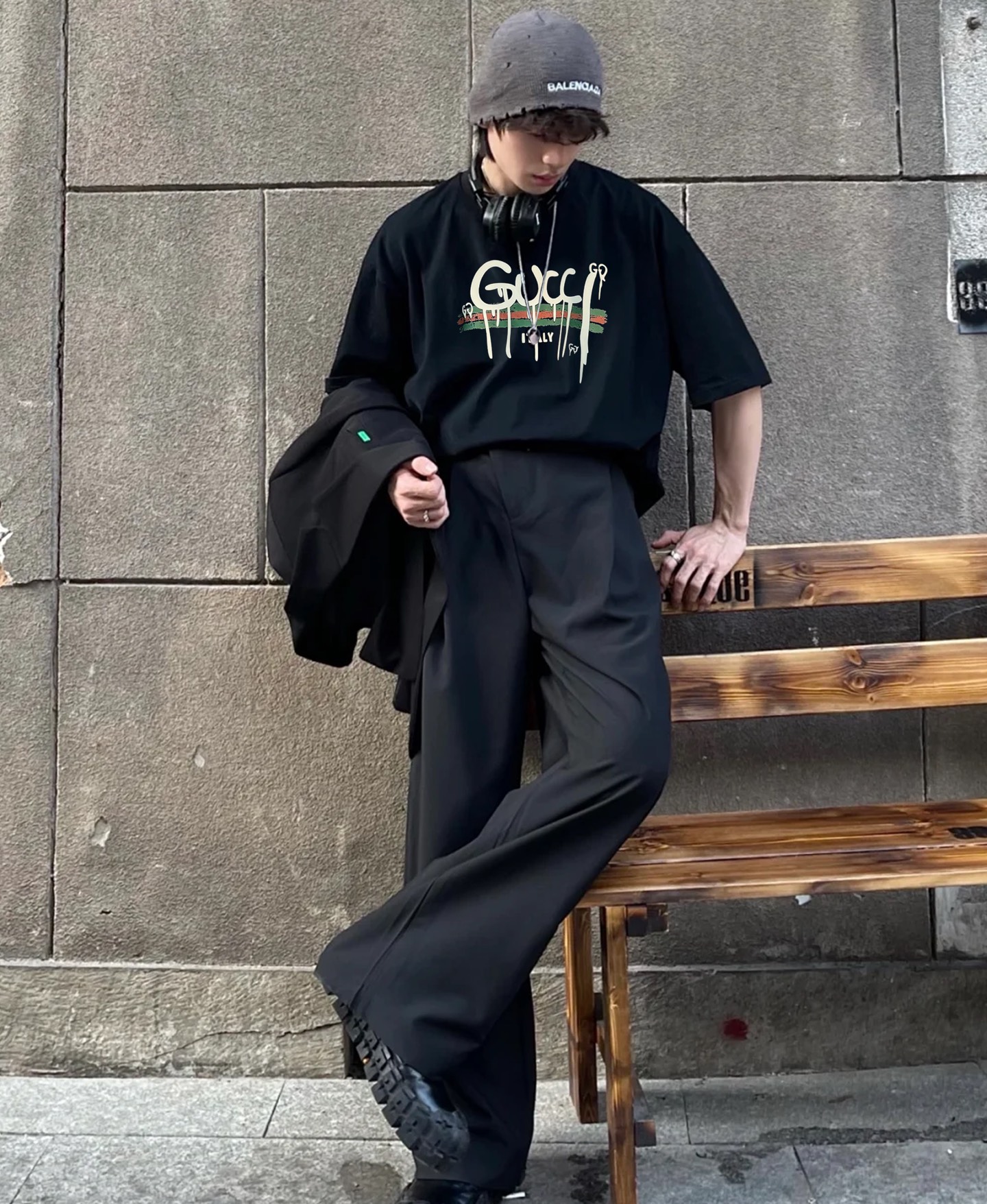 
        GUCC*潮牌25s新款圆领T恤.可搭配套装！男女同款～潮人必备！胸前定制品牌图形烫画