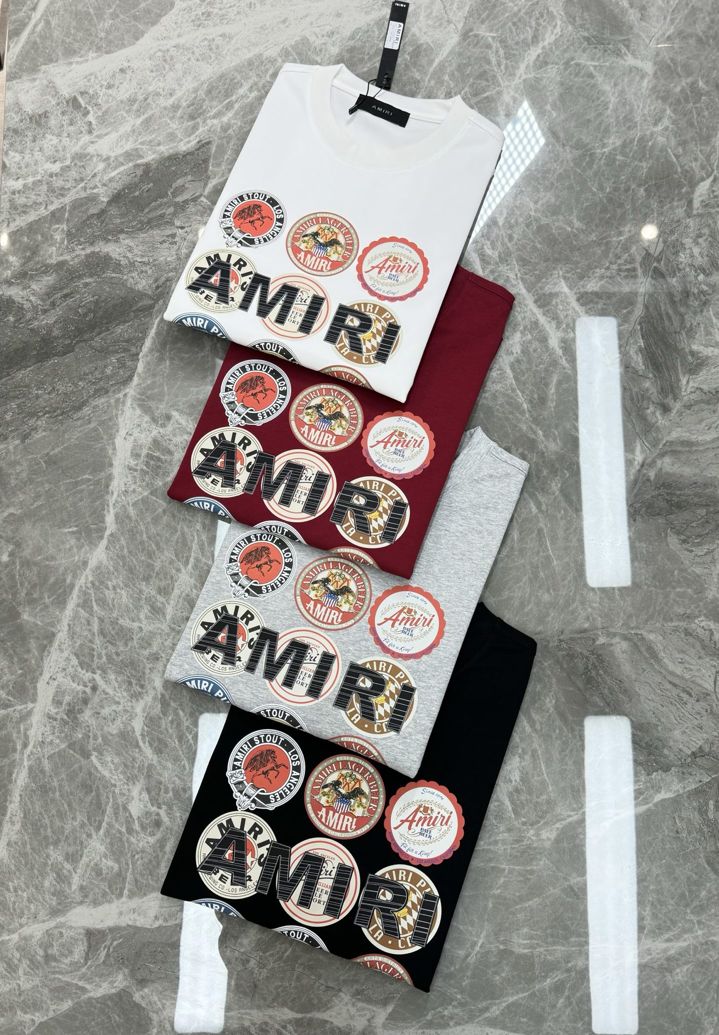 
        AMIRI*25s新款圆领T恤.男女同款！基础款字母印花.色彩层析分明.简单明了的理念