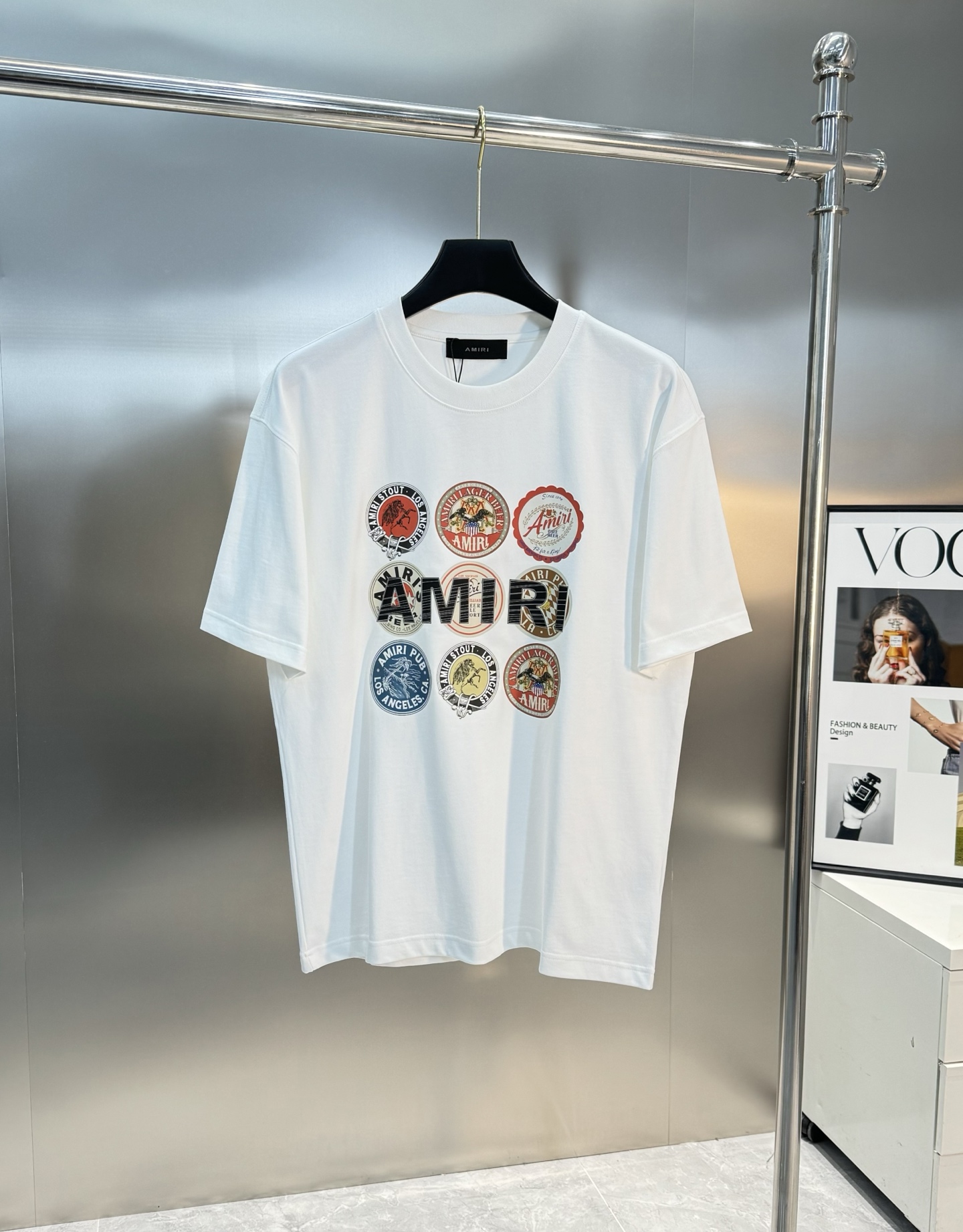 
        AMIRI*25s新款圆领T恤.男女同款！基础款字母印花.色彩层析分明.简单明了的理念