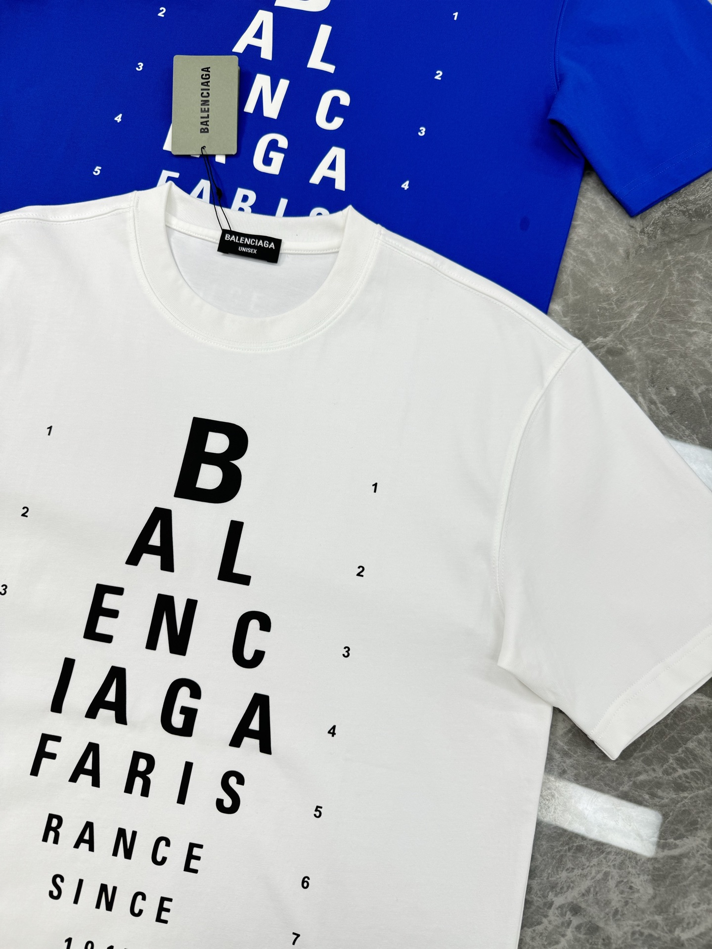 
 BALENCIAG*巴黎世*25s新款T恤.男女同款推荐！高克重300g纯棉面料，柔软舒适.透气吸汗
