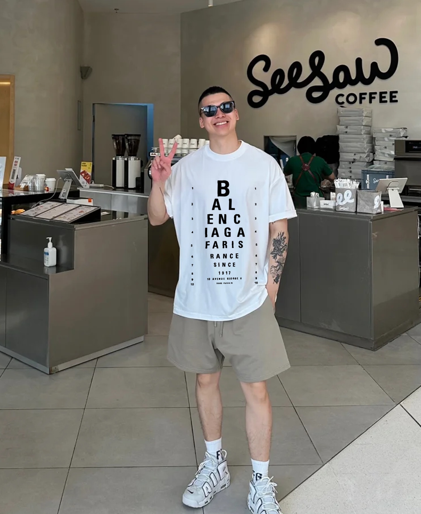 
 BALENCIAG*巴黎世*25s新款T恤.男女同款推荐！高克重300g纯棉面料，柔软舒适.透气吸汗