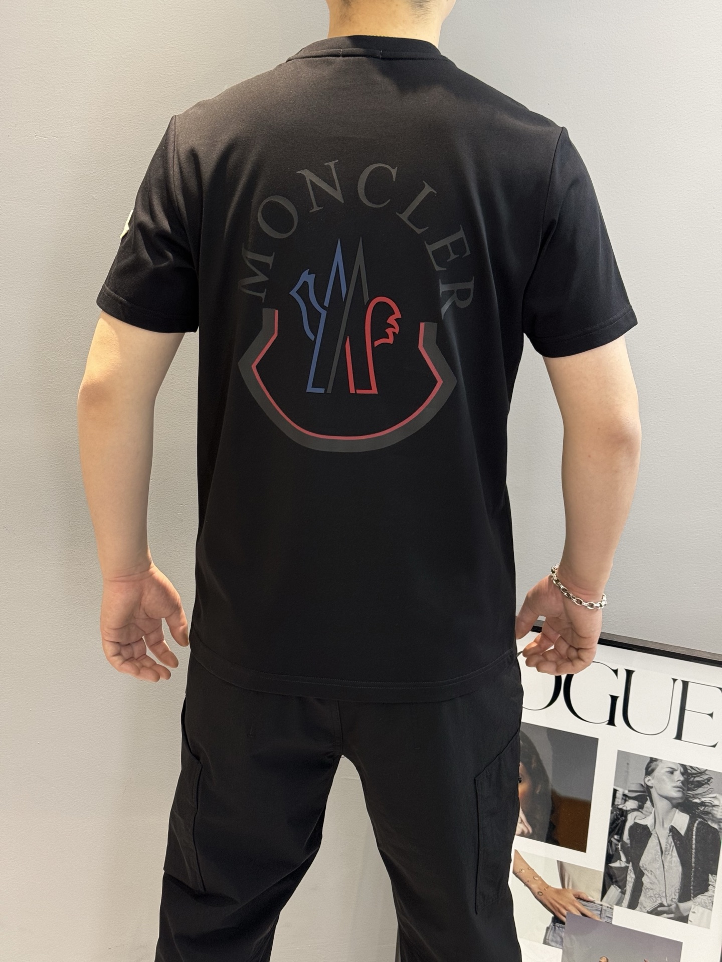 Moncle*蒙口25s春夏新款圆领短袖T恤.此款短TEE甄选240g冰棉面料，触感爽滑软糯，贴身穿着极