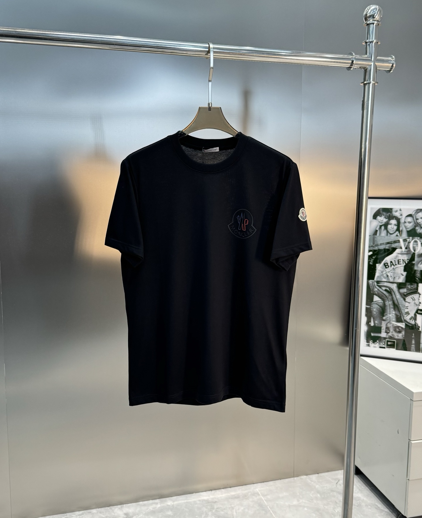 Moncle*蒙口25s春夏新款圆领短袖T恤.此款短TEE甄选240g冰棉面料，触感爽滑软糯，贴身穿着极