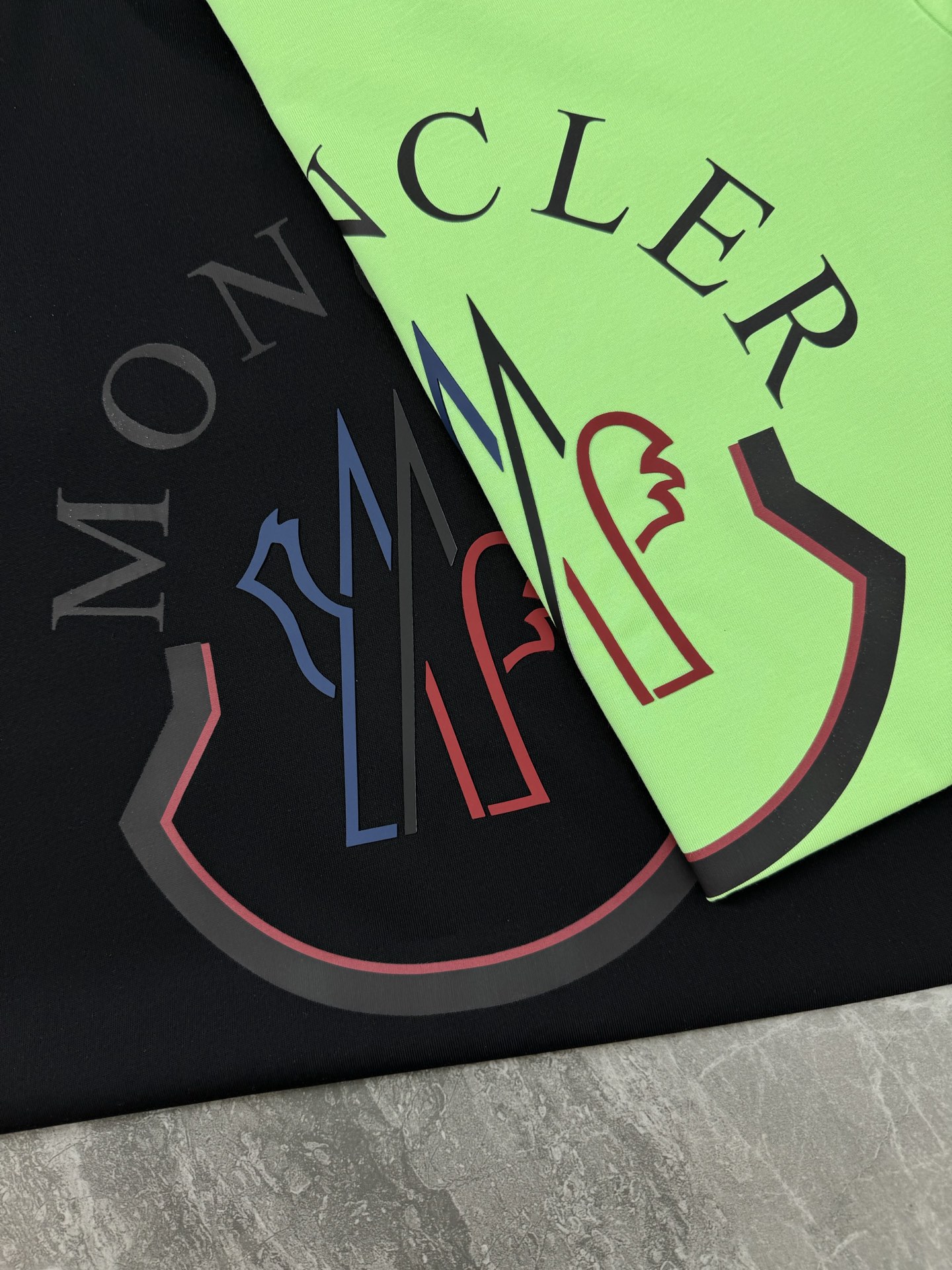 Moncle*蒙口25s春夏新款圆领短袖T恤.此款短TEE甄选240g冰棉面料，触感爽滑软糯，贴身穿着极