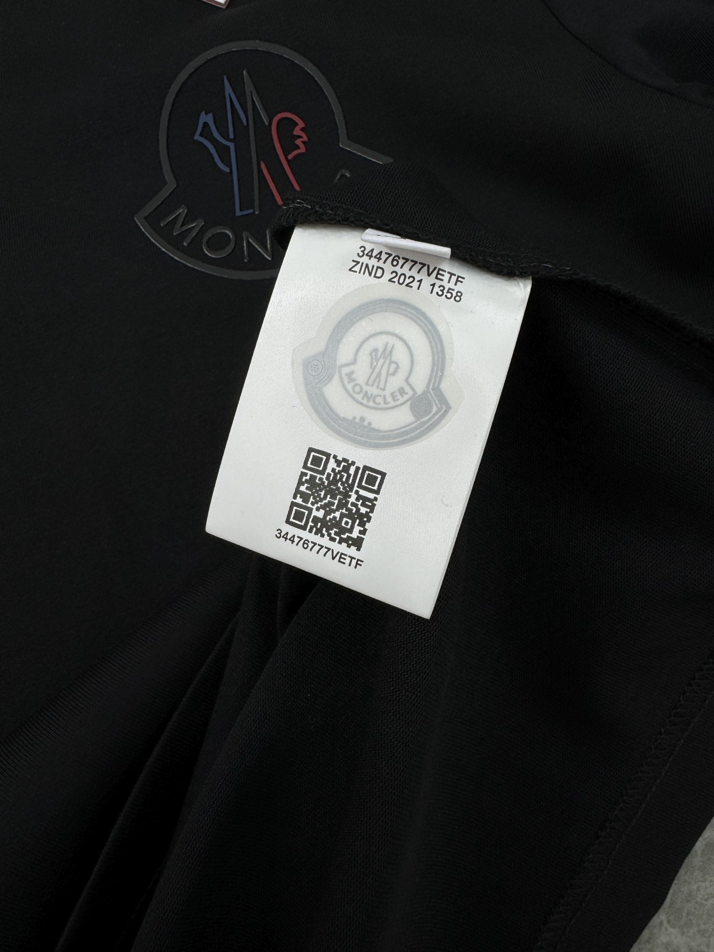 Moncle*蒙口25s春夏新款圆领短袖T恤.此款短TEE甄选240g冰棉面料，触感爽滑软糯，贴身穿着极