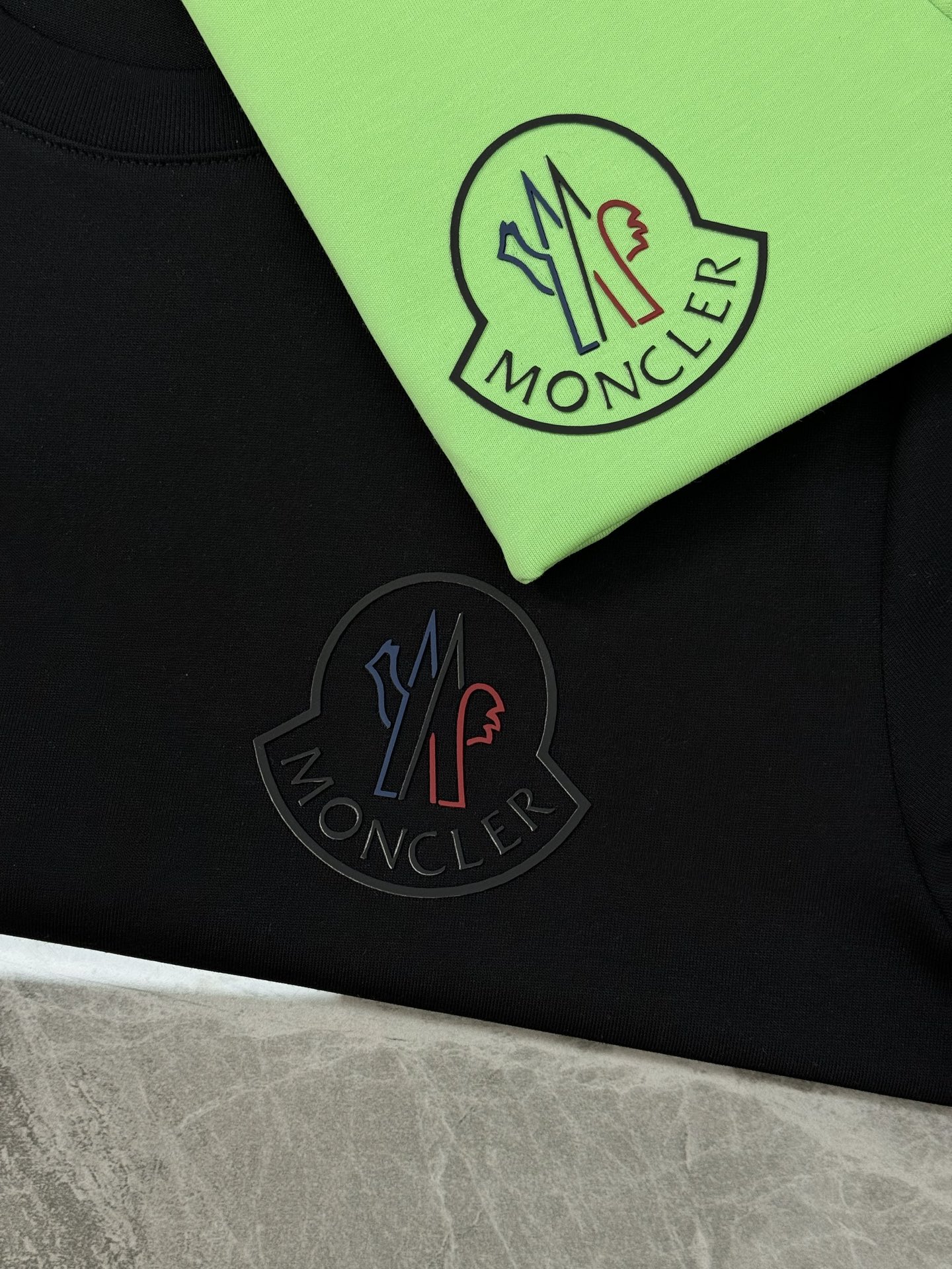 Moncle*蒙口25s春夏新款圆领短袖T恤.此款短TEE甄选240g冰棉面料，触感爽滑软糯，贴身穿着极