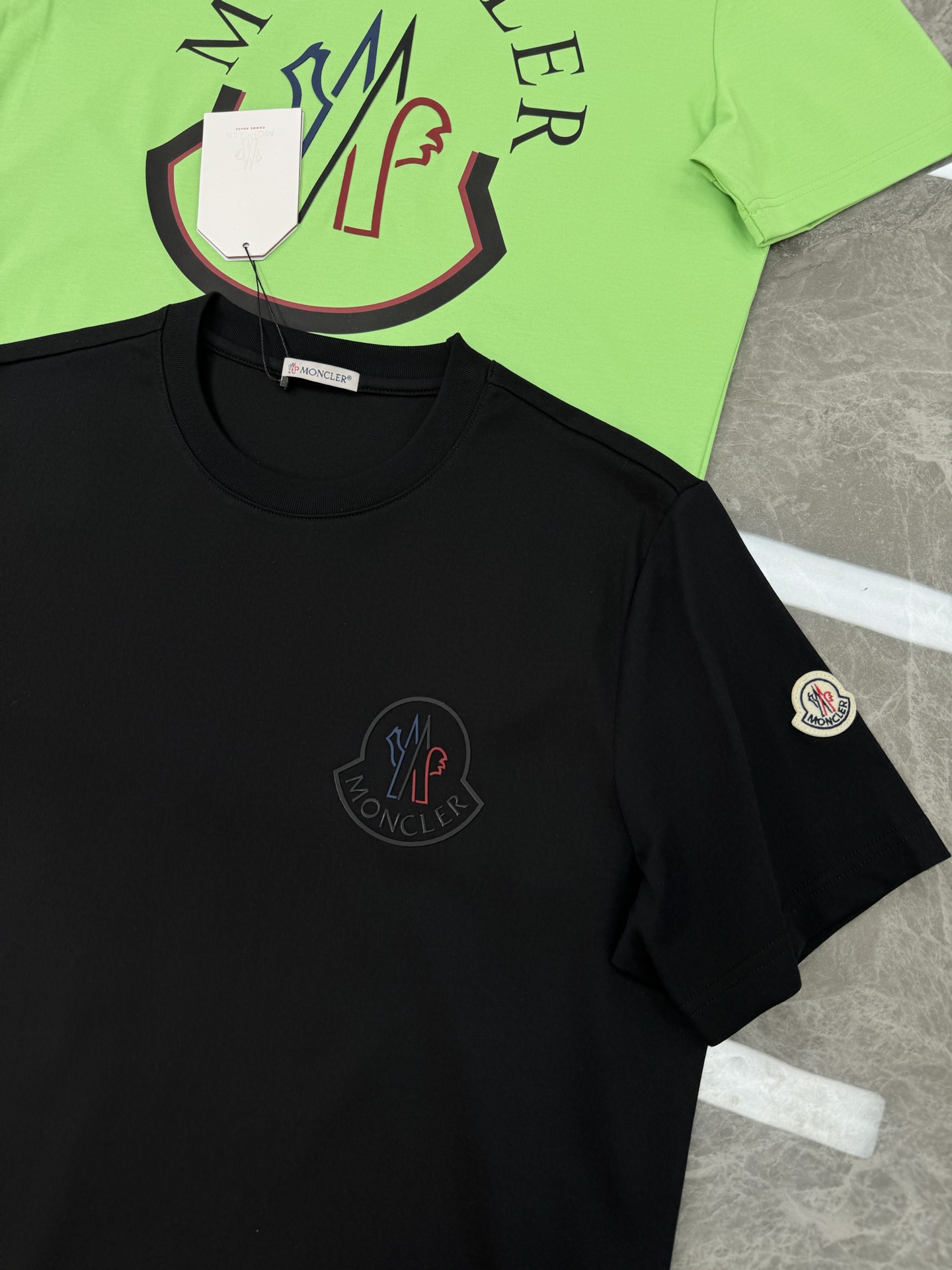 Moncle*蒙口25s春夏新款圆领短袖T恤.此款短TEE甄选240g冰棉面料，触感爽滑软糯，贴身穿着极