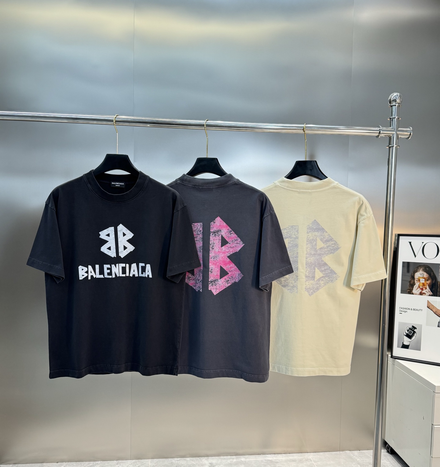
balenciag*巴黎25s新款圆领T恤.重水洗潮牌T恤！男女同款～不同工艺呈现不一样的视觉感受，立