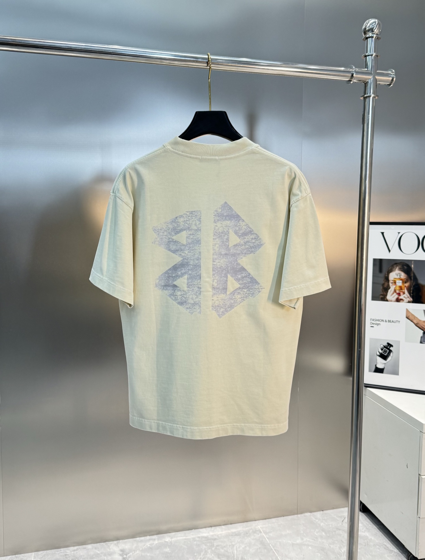 
balenciag*巴黎25s新款圆领T恤.重水洗潮牌T恤！男女同款～不同工艺呈现不一样的视觉感受，立