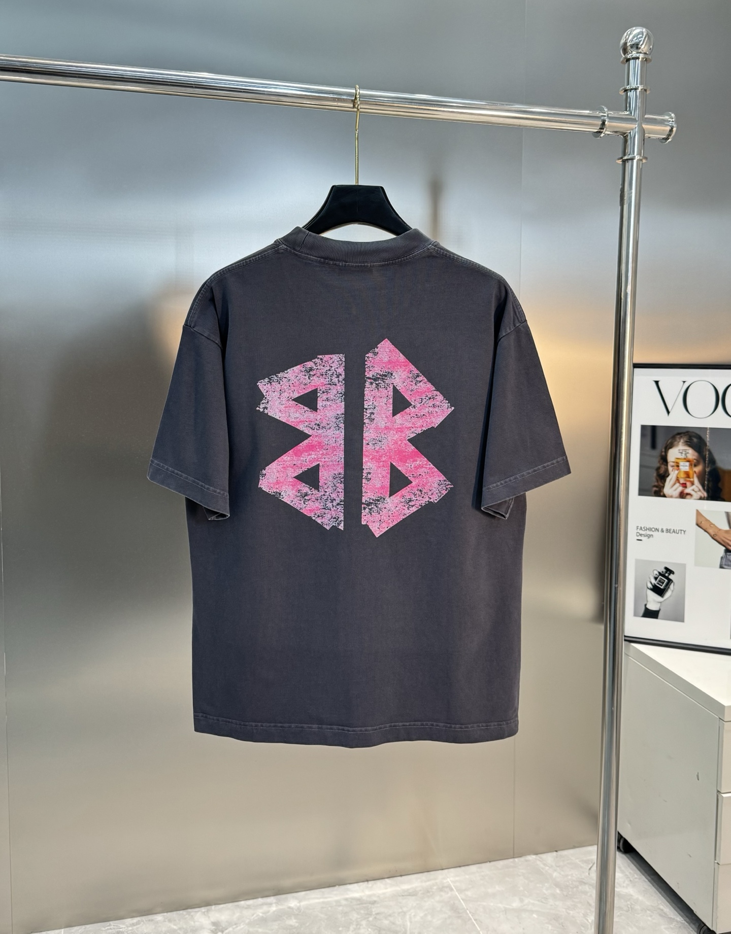 
balenciag*巴黎25s新款圆领T恤.重水洗潮牌T恤！男女同款～不同工艺呈现不一样的视觉感受，立