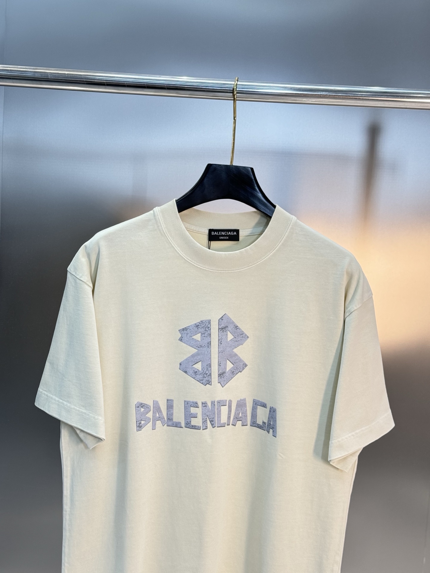 
balenciag*巴黎25s新款圆领T恤.重水洗潮牌T恤！男女同款～不同工艺呈现不一样的视觉感受，立
