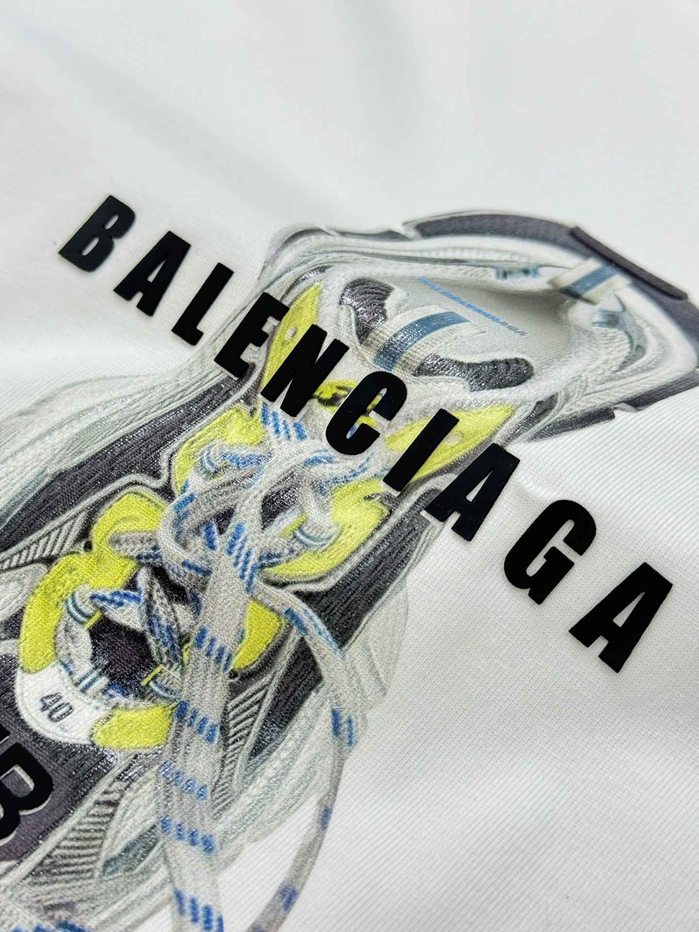 
Balenciag*巴黎*新款T恤.25S男女同款！胸前巴黎世家老爹鞋立体印花设计.每个颜色搭配都是不
