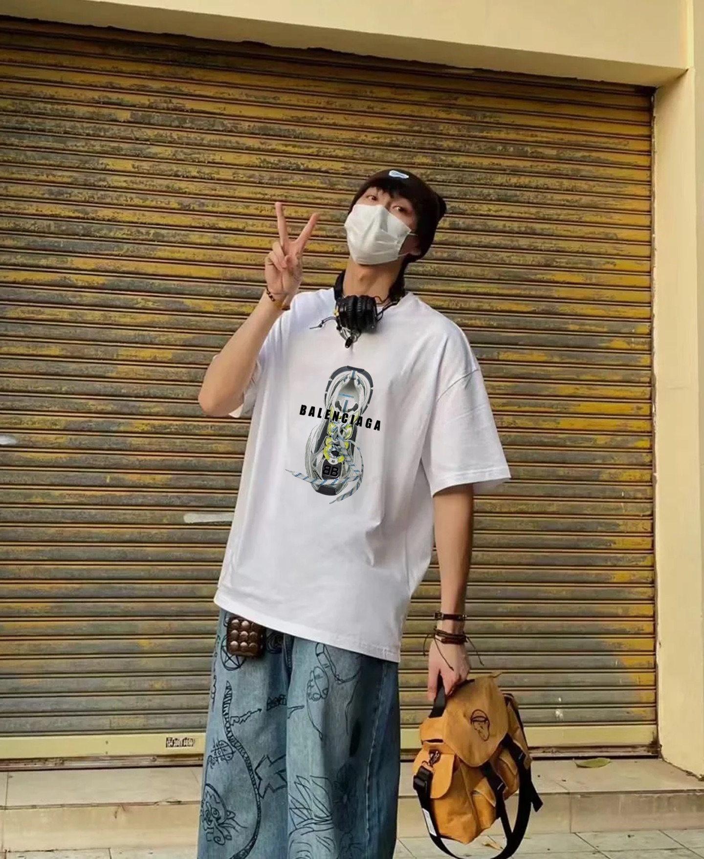 
Balenciag*巴黎*新款T恤.25S男女同款！胸前巴黎世家老爹鞋立体印花设计.每个颜色搭配都是不