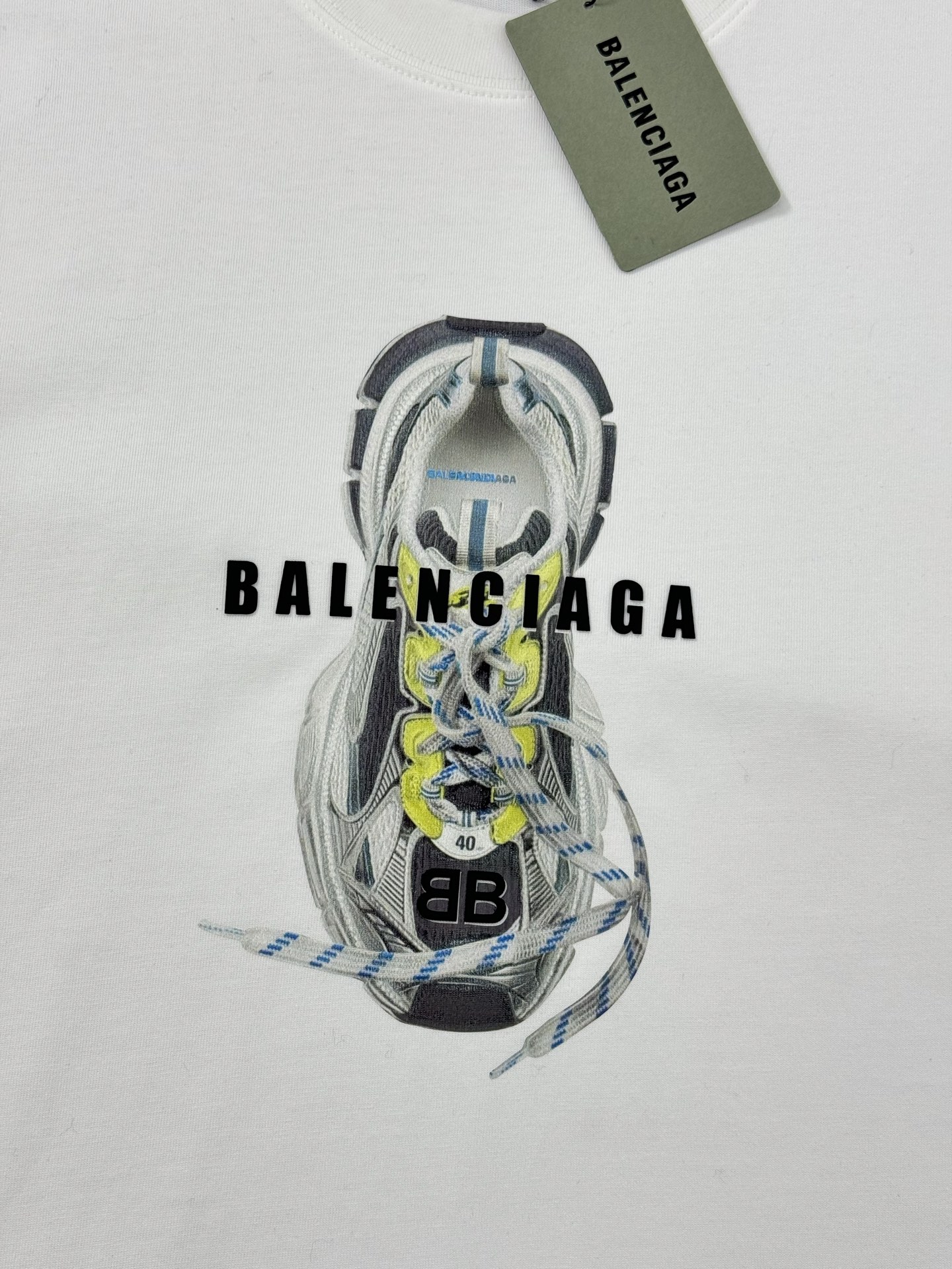 
Balenciag*巴黎*新款T恤.25S男女同款！胸前巴黎世家老爹鞋立体印花设计.每个颜色搭配都是不