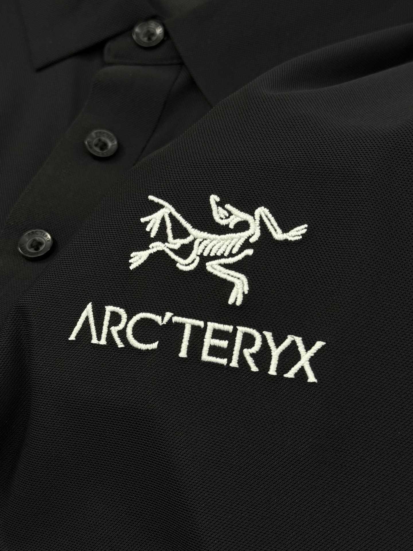 ARC'TERY*X始祖-鸟25s夏季男士休闲POLO，经典款式.颜值代表作，胸口3D精致绣花画龙点睛.