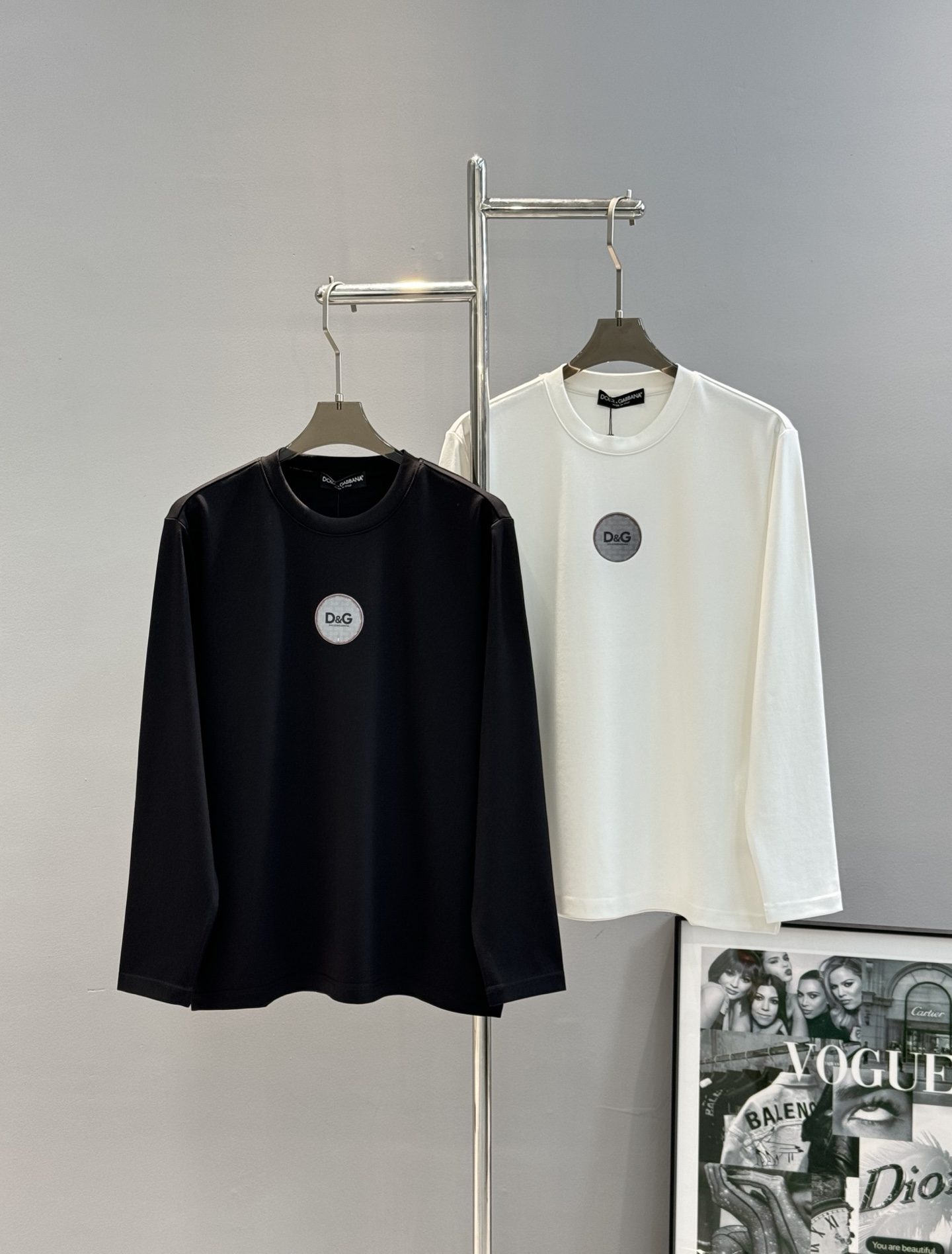 NO:123797,D&G*Dougabana 24s new modal T-shirt. The leading figure in the basic style. Classic brand letters on the chest 3D three-dimensional hot painting!  High temperature fixed embossing. Clean, refreshing, simple and generous. Recommended products for unlimited age [Fireworks] regular version!  Successful style Customized 300g modal comb fabric, excellent fabric, natural and high-end!  !  !  The surface is smooth and skin-friendly, and it is as comfortable as a baby!  Color black, white, code number M-3XL slim fit style!  (S and 4Xl can be customized) 175/140 jin recommended L, Dolce & Gabbana, Dolce & Gabbana, tees, t-shirt, alexander wang19860909D&G*杜嘉班纳24s新款莫代尔T恤.基础款的领军人物.胸口经典品牌字母3D立体烫画！高温定型压花.干净清爽简单大方.不限年龄的单品推荐[烟花]常规版型！干练的款式 定制客供300克莫代尔梳面料,上乘面料,自然高级！！！表面亲肤顺滑,贴身如婴儿般舒适！颜色黑色.白色.码数M-3XL修身版型！（S和4Xl可订做）175/140斤建议L,,Dolce&Gabbana,Dolce&Gabbana,tees，t-shirt,alexander wang,Men's clothing