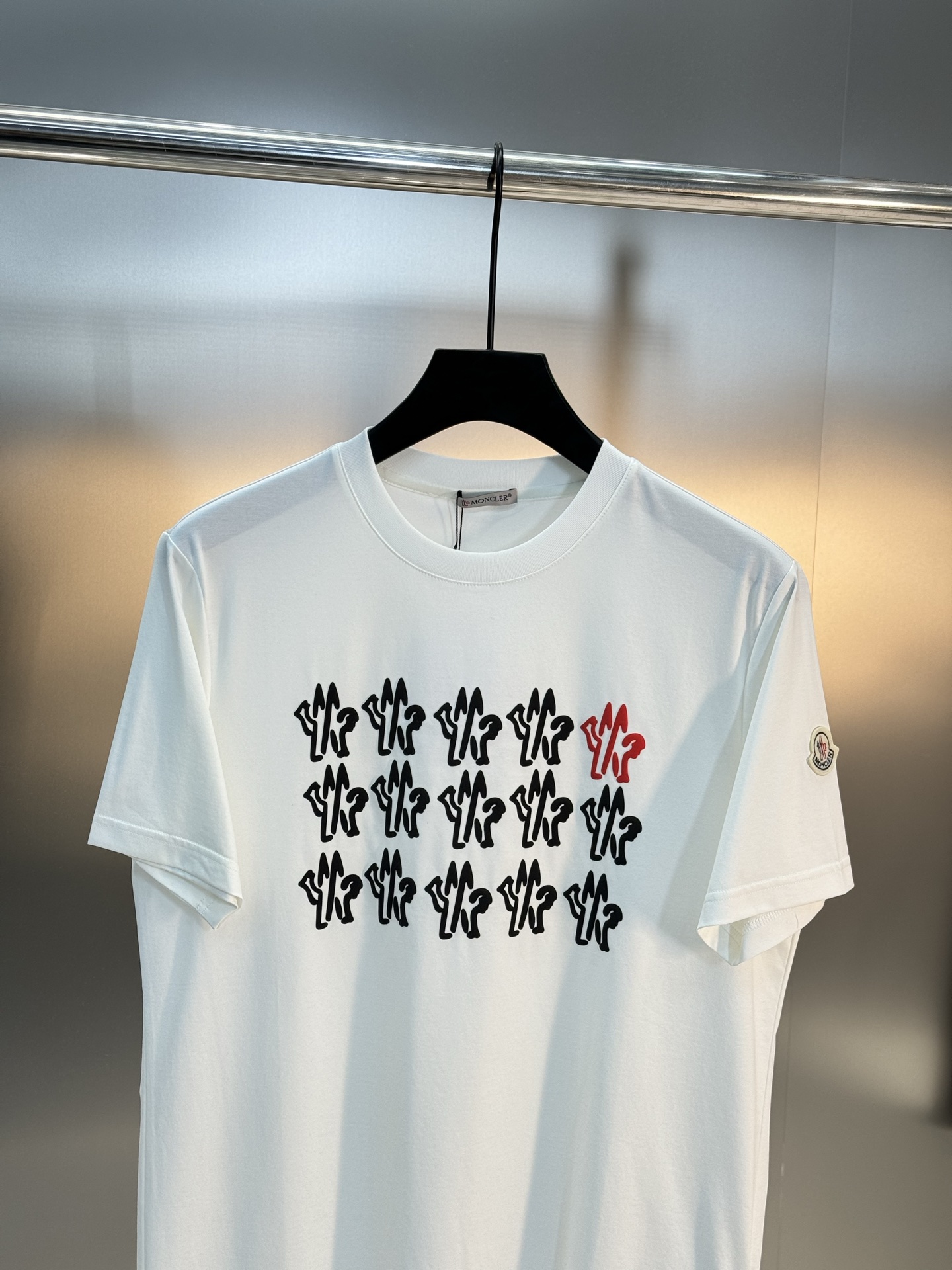 MON CLE*蒙-口25s夏季新款圆领短袖.品牌图形LOGO辨识度鲜明超级走心！！！袖子搭配经典小帽子