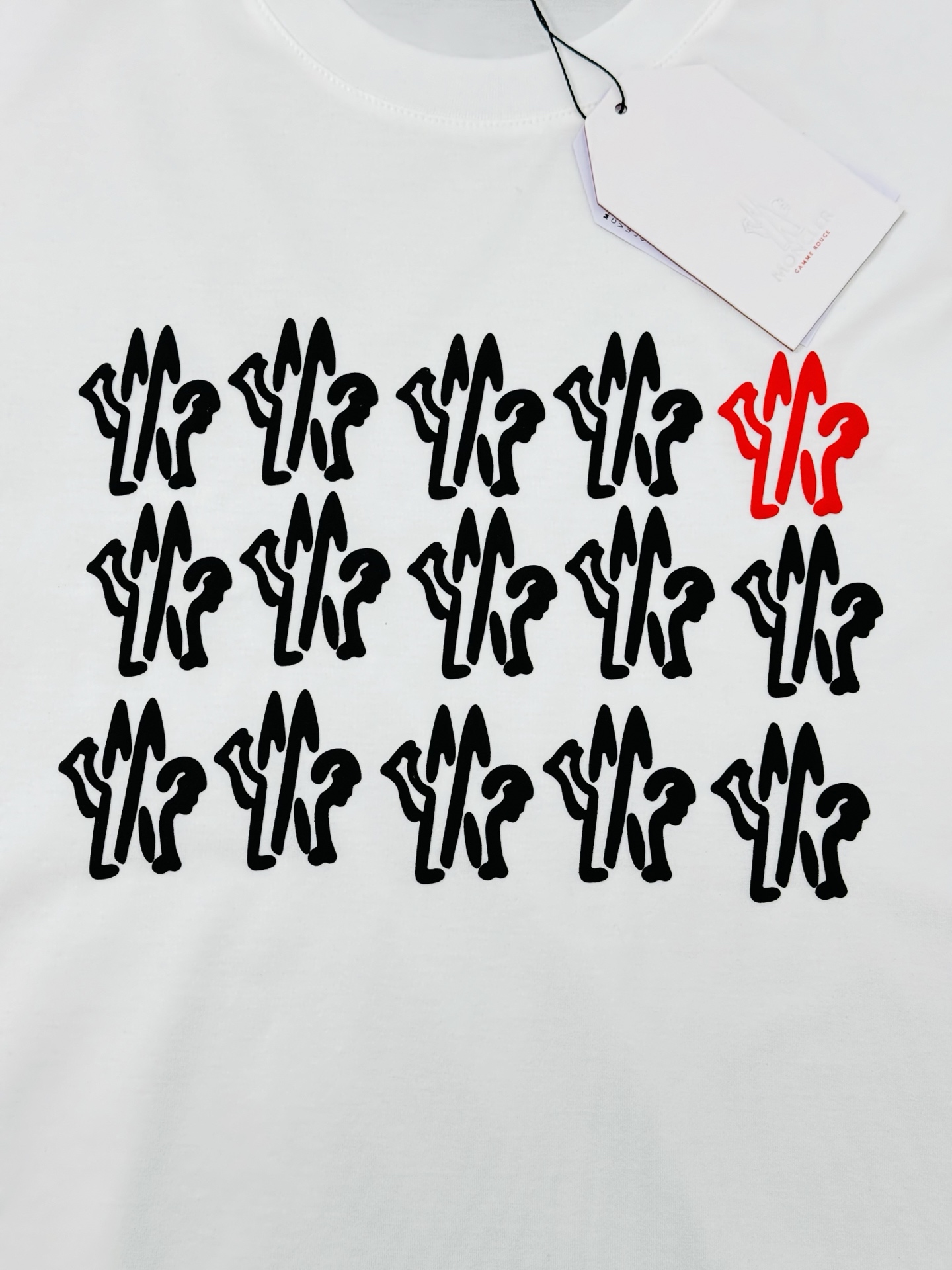 MON CLE*蒙-口25s夏季新款圆领短袖.品牌图形LOGO辨识度鲜明超级走心！！！袖子搭配经典小帽子