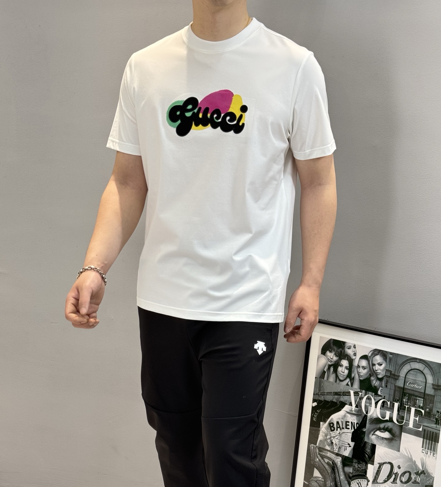 NO:123794,Take a heavy blow, push it~ Gucc* Guqi 25S spring and summer new round neck short sleeves... uses 190g mercerated cotton fabric, and the iconic contrasting color printing on the chest. The color matching is super beautiful.. All-in-one multi-color push!  !  !  Regular version, three-standard!  Color black. White.M-3XL slim fit!  (S and 4xl can be customized) 175/145 jin recommended XL, gucci, T-shirt, alexander wang19860909重磅出击,推送入手～Gucc*古齐25S春夏新款圆领短袖..采用190g丝光棉面料,胸口GG标志性撞色印烫.色彩搭配超级好看的..全品相多色推送！！！常规版型,三标齐！颜色黑色.白色.M-3XL修身版型！（S和4xl可定做）175/145斤建议XL,,gucci,T-shirt,alexander wang,Men's clothing