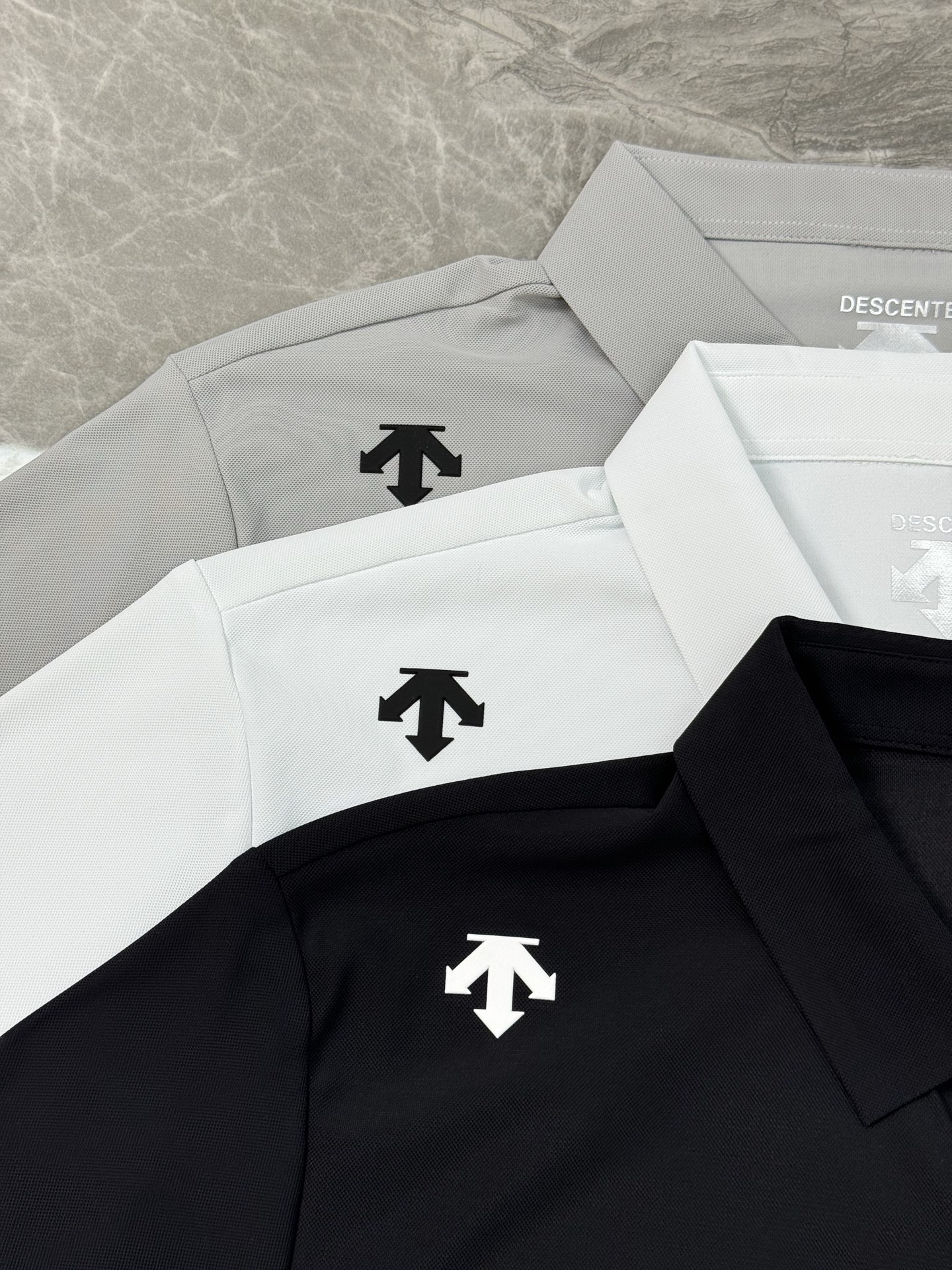 DESCENT*迪桑-特25s夏季男士休闲POLO，无缝技术！颜值代表作，肩部硅胶立体LOGO点缀，袖口