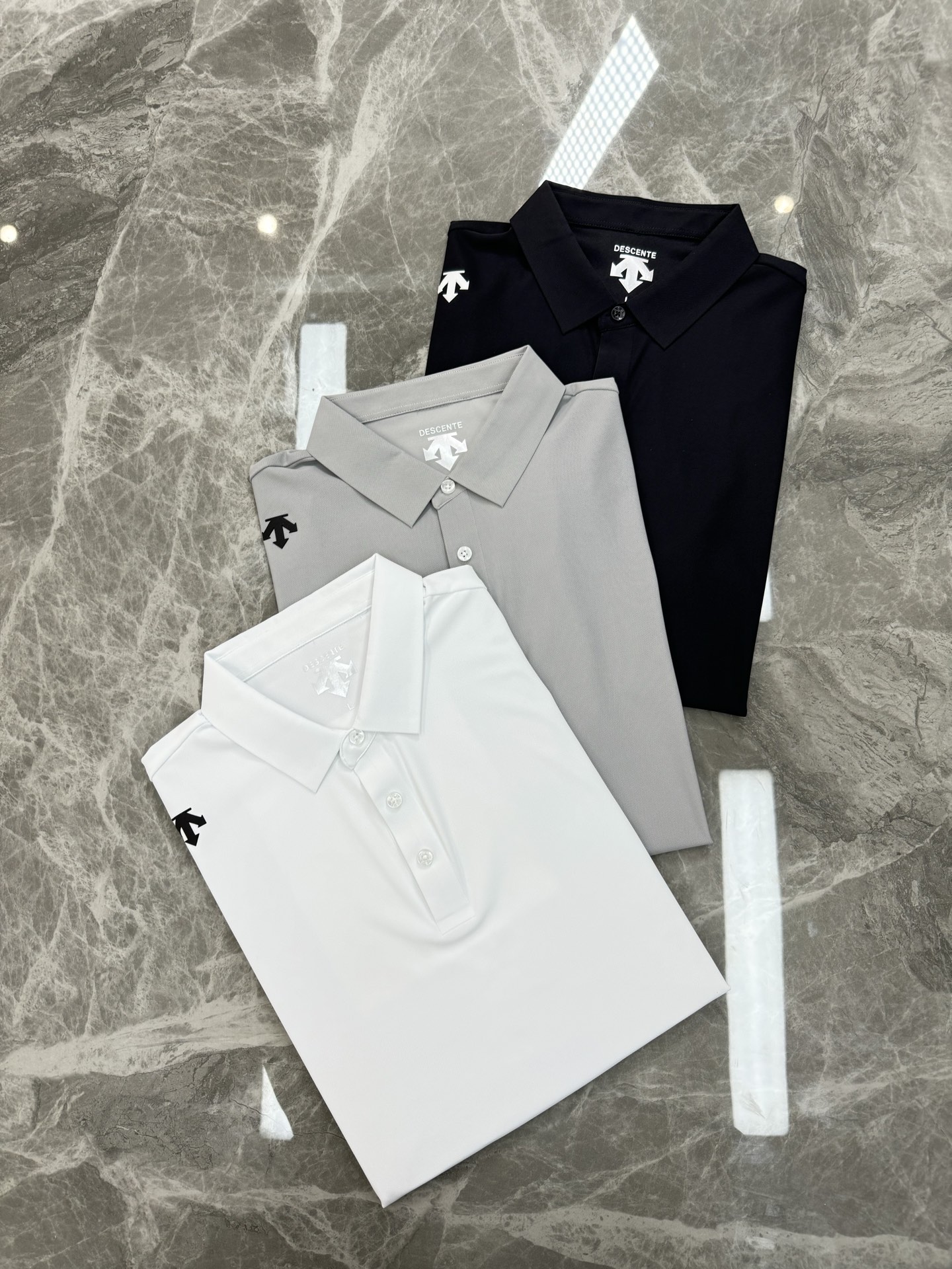 DESCENT*迪桑-特25s夏季男士休闲POLO，无缝技术！颜值代表作，肩部硅胶立体LOGO点缀，袖口