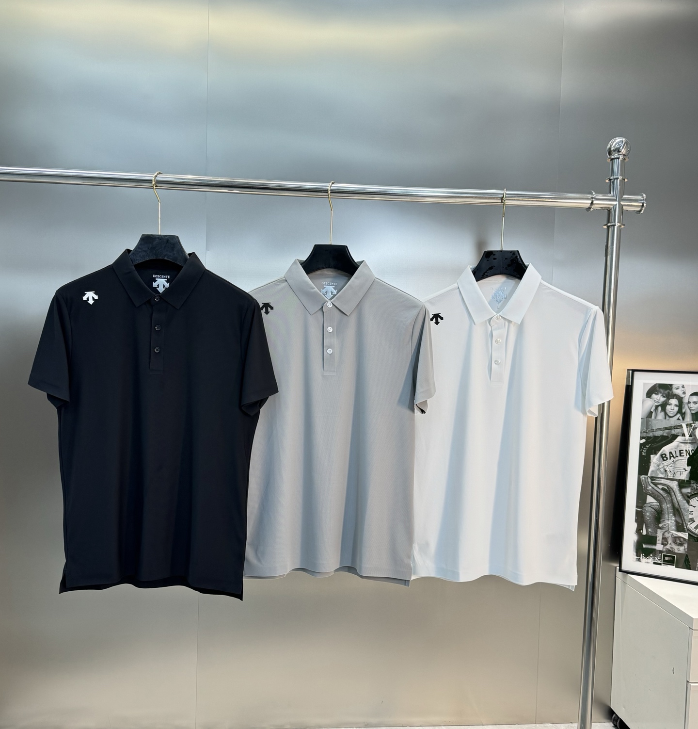 DESCENT*迪桑-特25s夏季男士休闲POLO，无缝技术！颜值代表作，肩部硅胶立体LOGO点缀，袖口