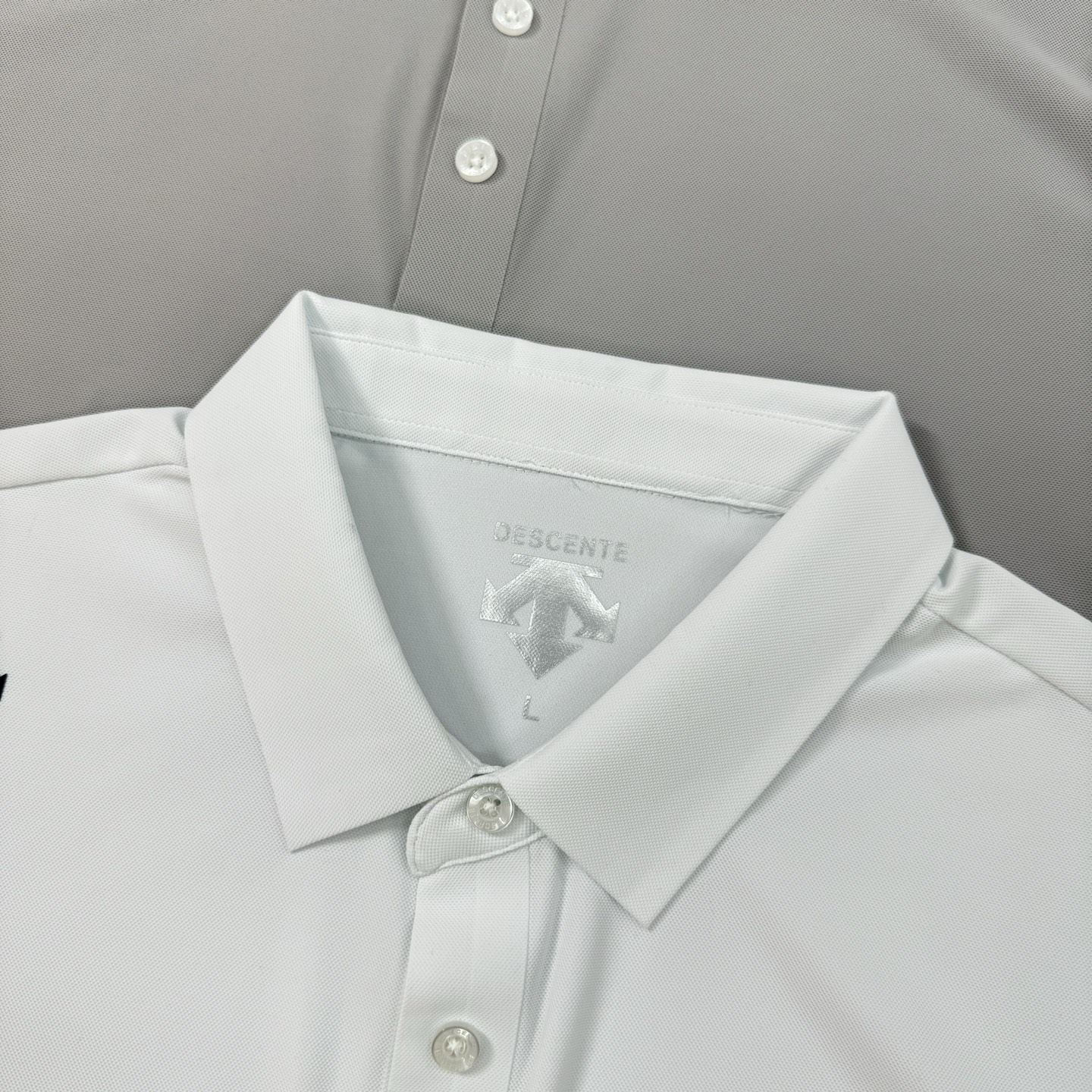 DESCENT*迪桑-特25s夏季男士休闲POLO，无缝技术！颜值代表作，肩部硅胶立体LOGO点缀，袖口