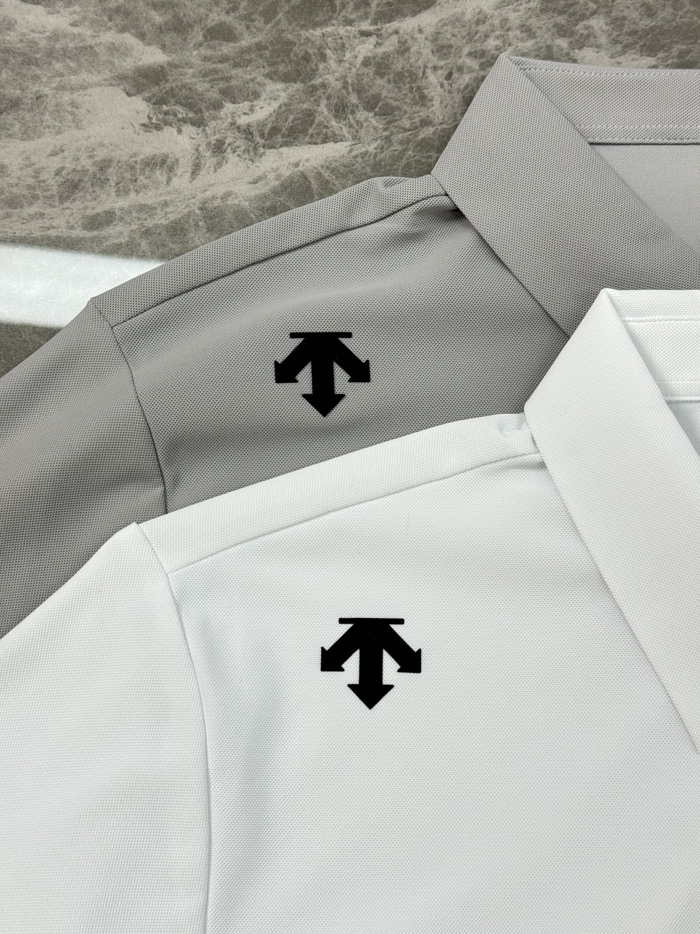 DESCENT*迪桑-特25s夏季男士休闲POLO，无缝技术！颜值代表作，肩部硅胶立体LOGO点缀，袖口