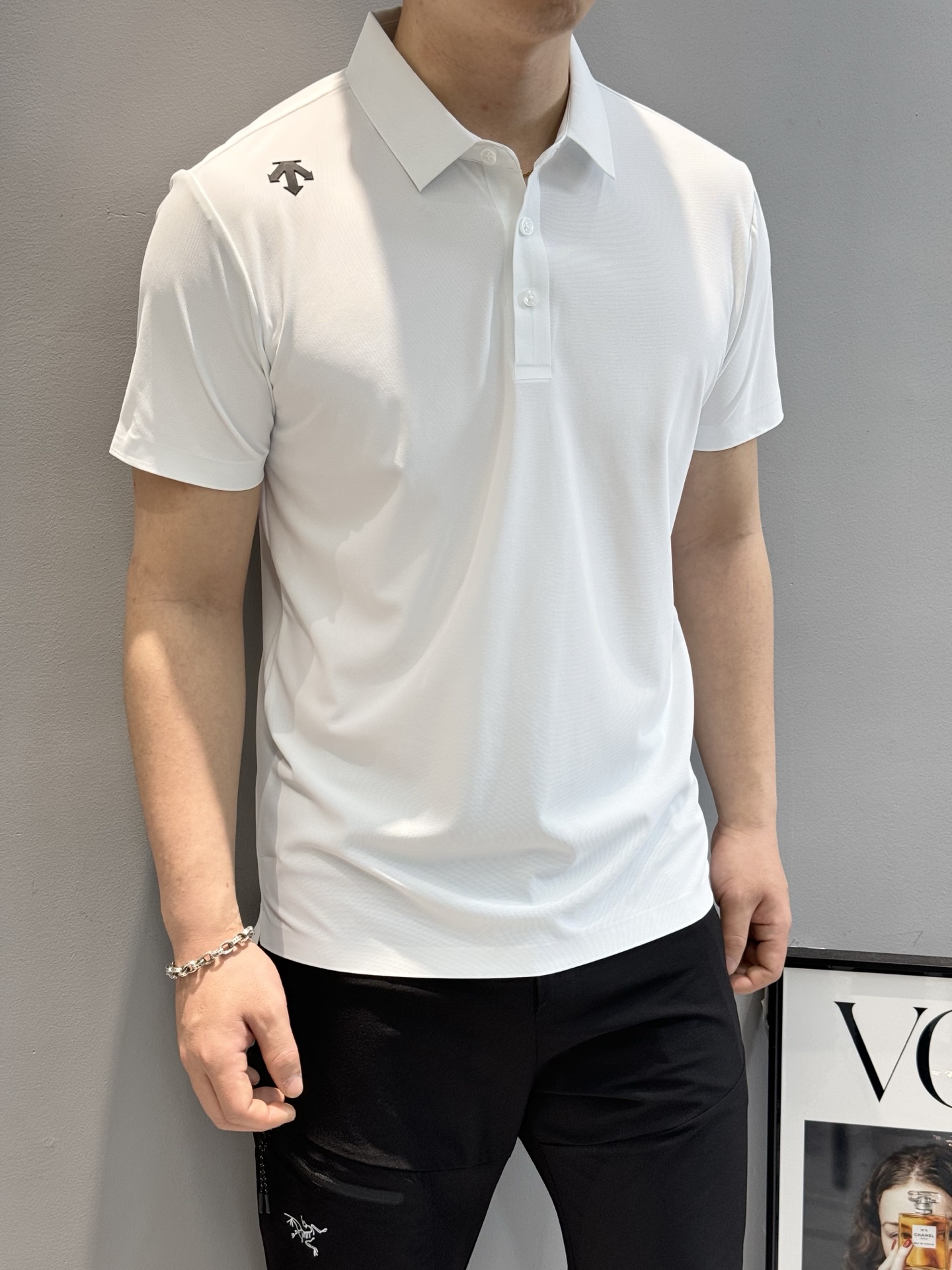 DESCENT*迪桑-特25s夏季男士休闲POLO，无缝技术！颜值代表作，肩部硅胶立体LOGO点缀，袖口