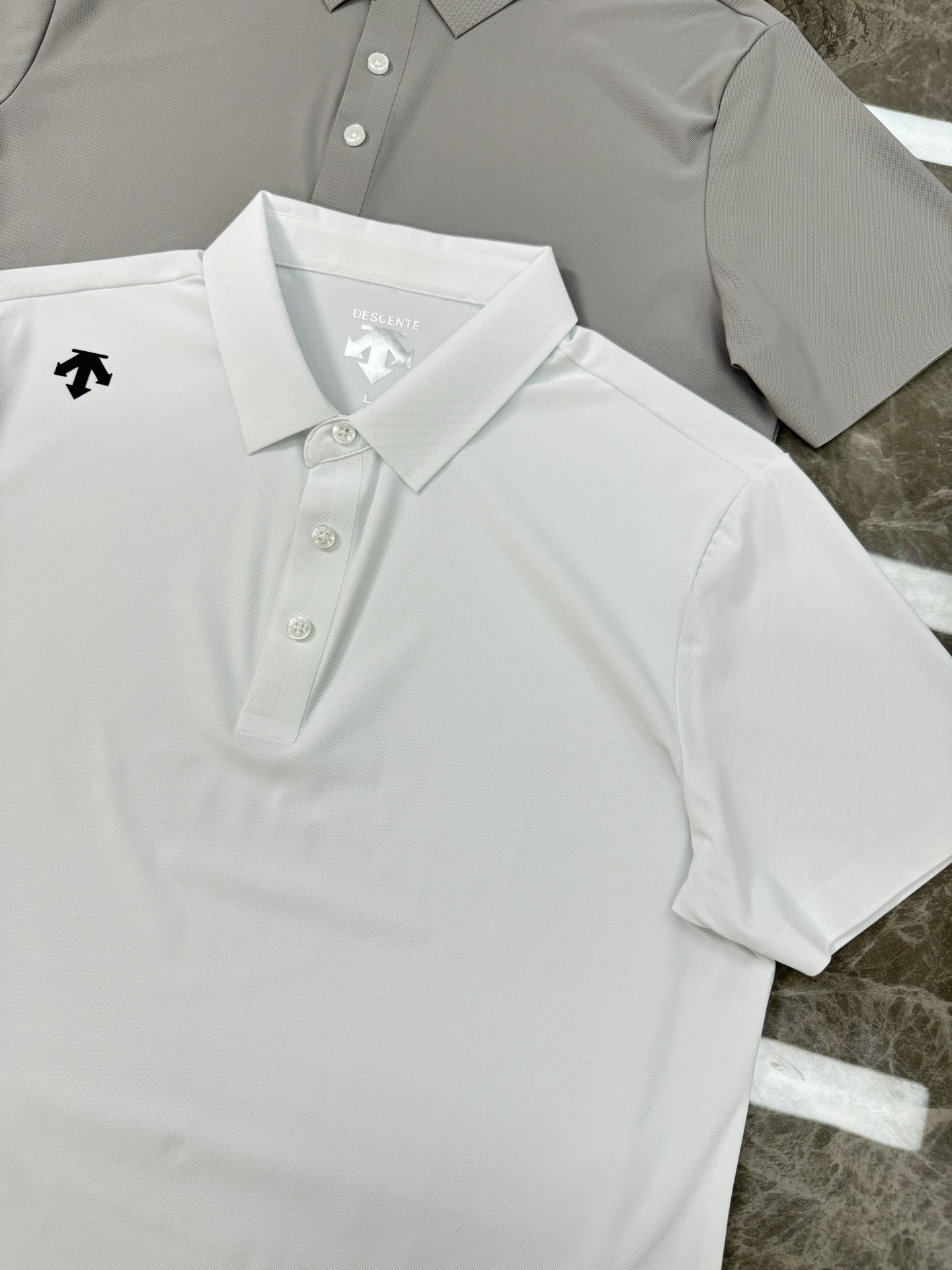 DESCENT*迪桑-特25s夏季男士休闲POLO，无缝技术！颜值代表作，肩部硅胶立体LOGO点缀，袖口