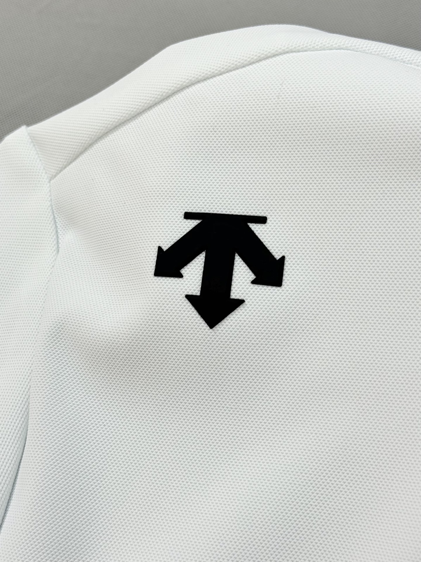 DESCENT*迪桑-特25s夏季男士休闲POLO，无缝技术！颜值代表作，肩部硅胶立体LOGO点缀，袖口