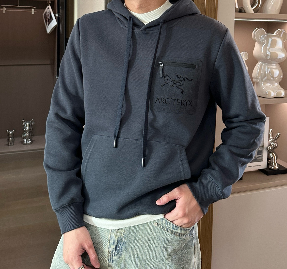 NO:123767,ARCTERY*ance*bird's new sweatshirt.24s popular recommendation!  The same style as men and women, Xiaohongshu is synchronized!  Custom leather cards on the chest. Exquisite bird matching. Super handsome top body!  Customized 380g pure cotton sweatshirt fabric. Original thread. Excellent texture. Comfortable and breathable. Regular version, comfortable and versatile ~ Color gray. Khaki. Number of sizes M-3XL (175/140 jin recommended L), hoodie, sweatshirts, alexander wang19860909ARCTERY*始祖*鸟新款卫衣.24s爆款推荐！男女同款小红书同步！胸口定制皮牌.精致鸟搭配.上身超帅！定制380g纯棉卫衣面料.原版螺纹.质感极好.舒适透气.常规版型,舒适百搭～颜色灰色.卡其.码数M-3XL（175/140斤建议L）,,hoodie,sweatshirts,alexander wang,Men's clothing