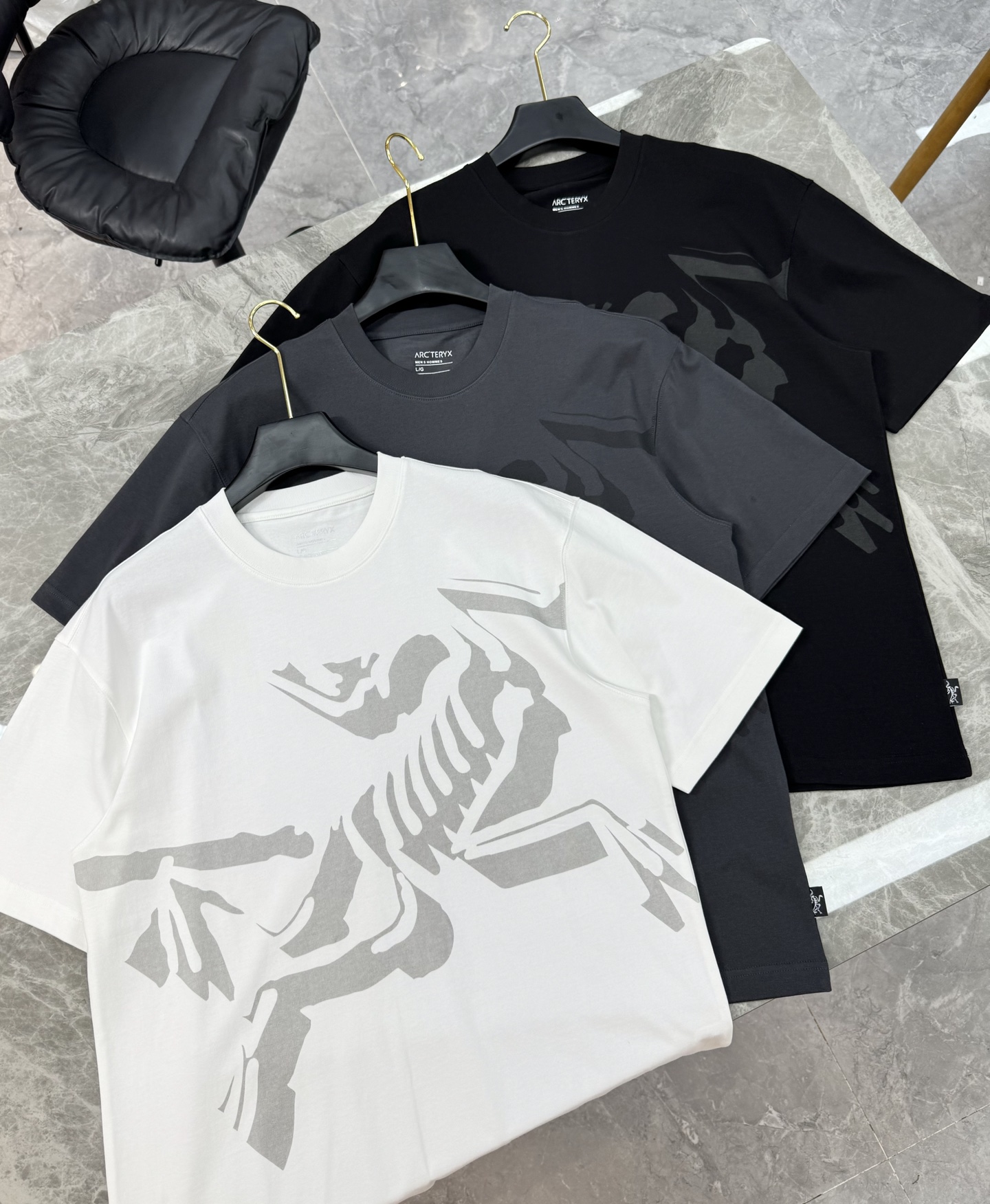 ARCTERY*始祖*鸟新款T.男女同款～25s小红书推荐！衣身大面积拔印设计.始祖鸟造型超级好看.时尚