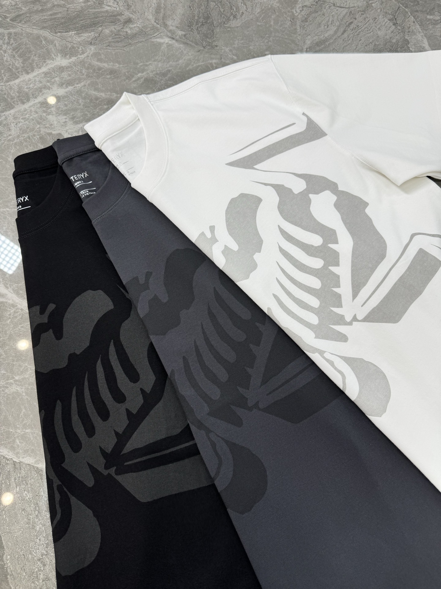 ARCTERY*始祖*鸟新款T.男女同款～25s小红书推荐！衣身大面积拔印设计.始祖鸟造型超级好看.时尚