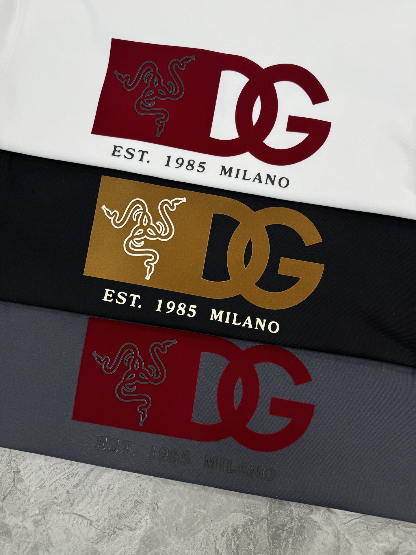 
D&G*杜嘉-班纳25s新款圆领T恤.男女同款！新品推荐.高端字母双层立体印花精致细腻，品牌字母图形经